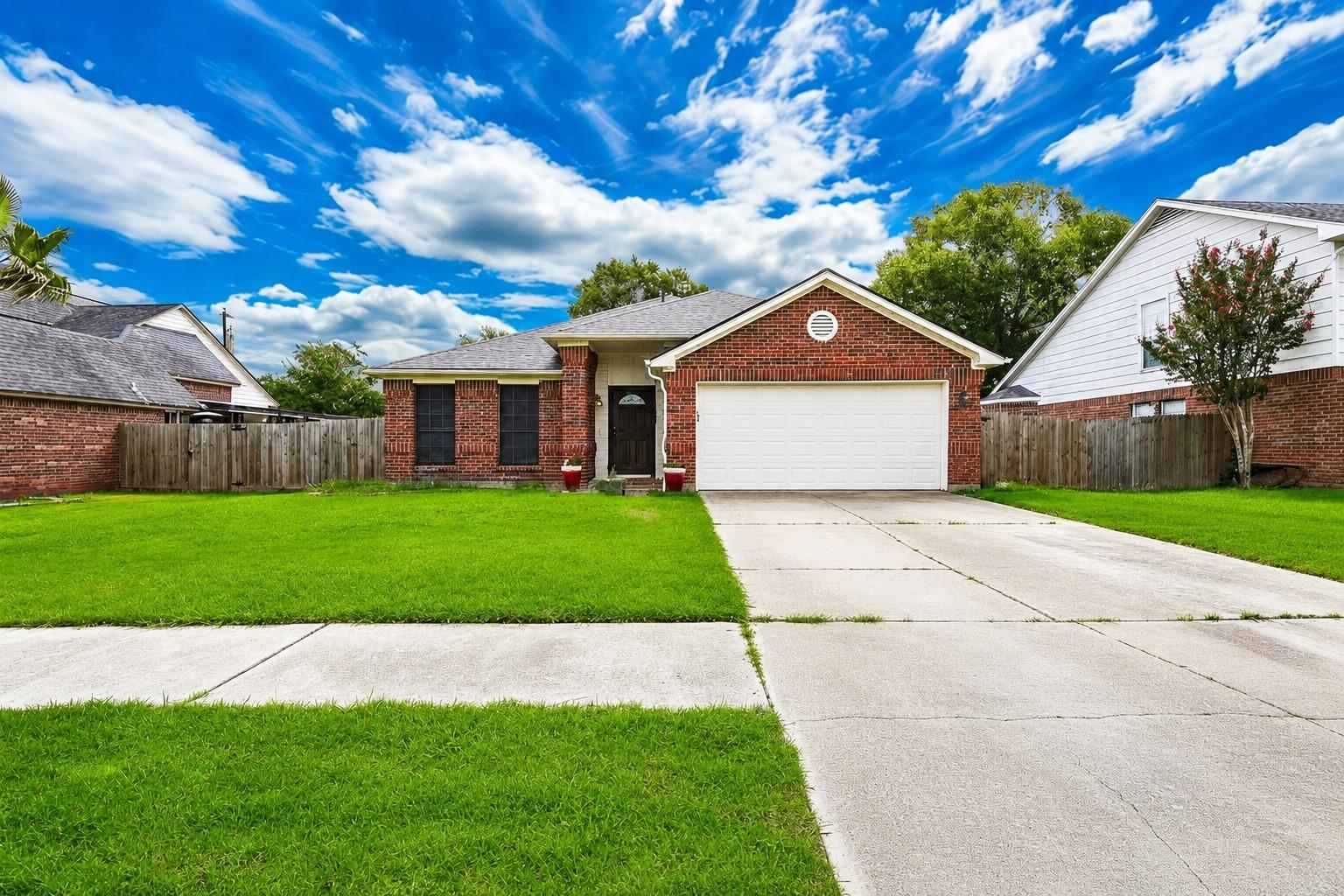 4525 Allegro Dr, Seabrook, TX 77586 photo