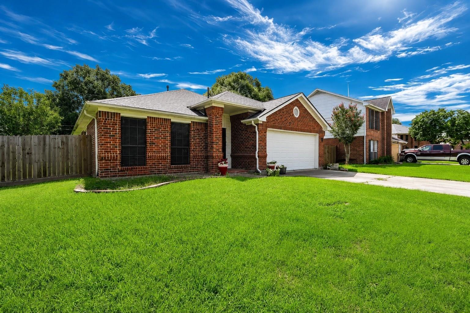 4525 Allegro Dr, Seabrook, TX 77586