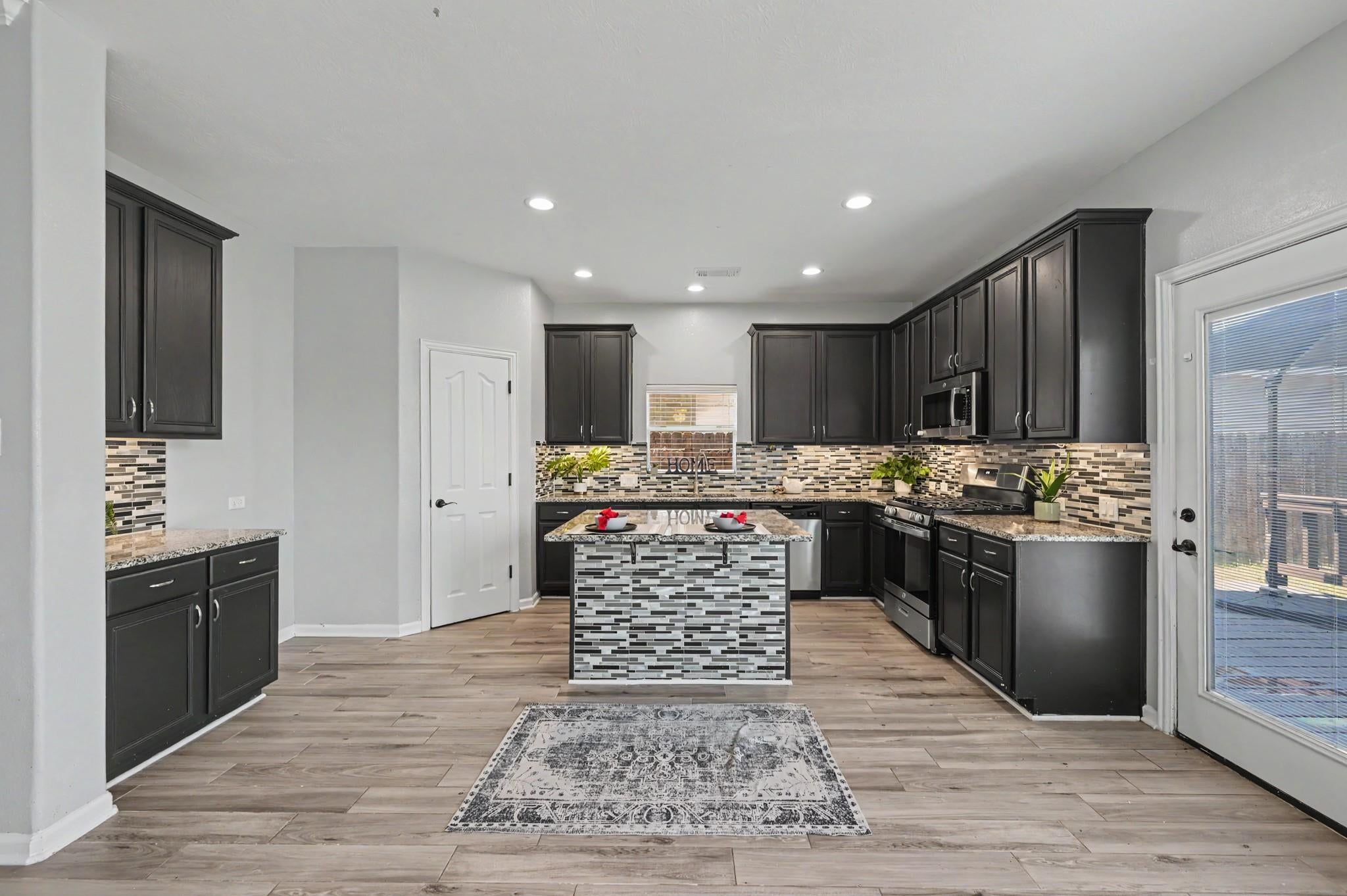 8122 Hardy Elm St, Spring, TX 77379