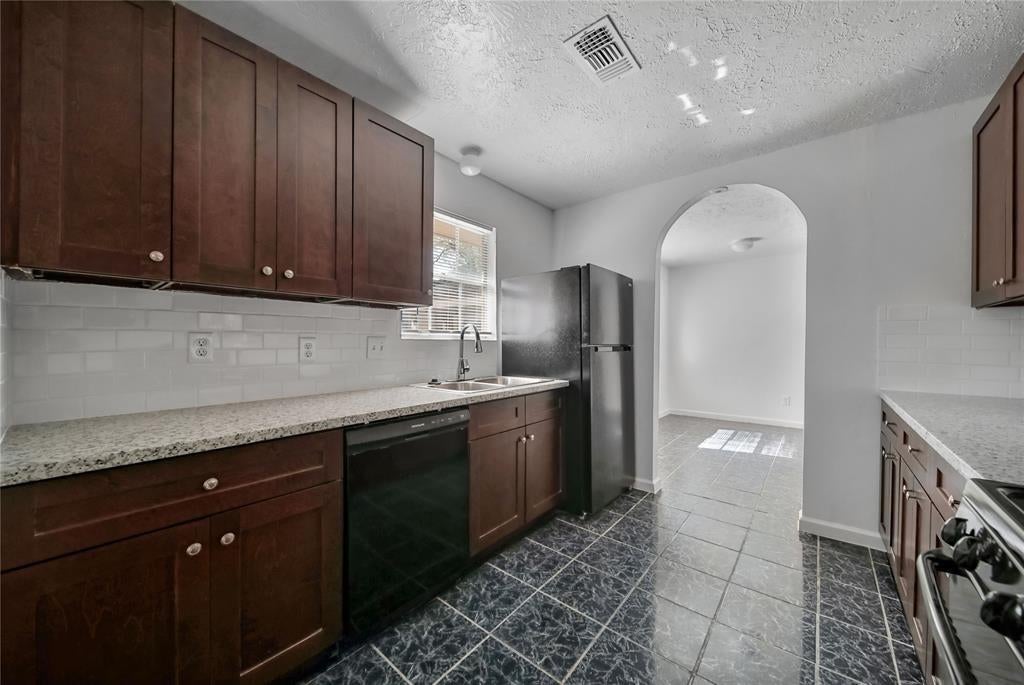 18023 Bambriar Dr, Houston, TX 77090 photo