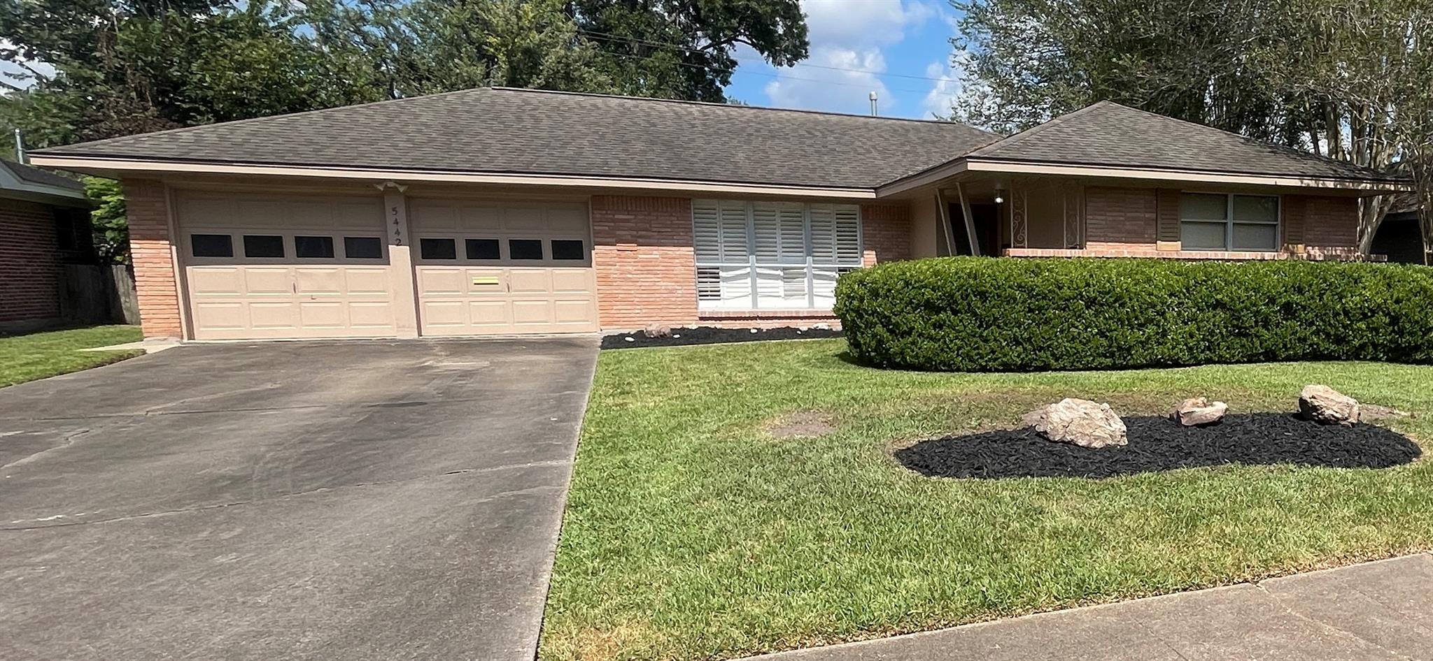 5442 Kinglet St, Houston, TX 77096