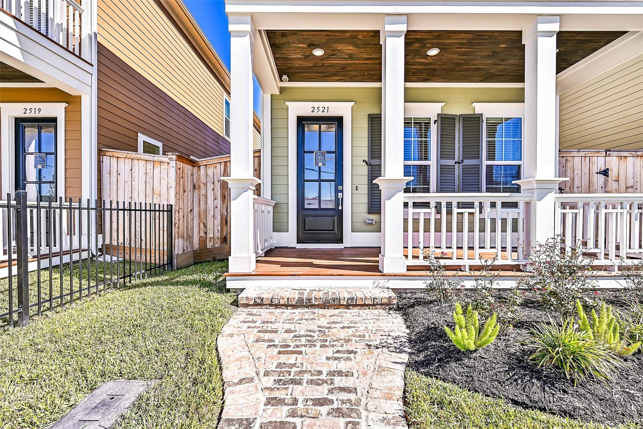 2521 S Houston Ave, Pearland, TX 77581 photo