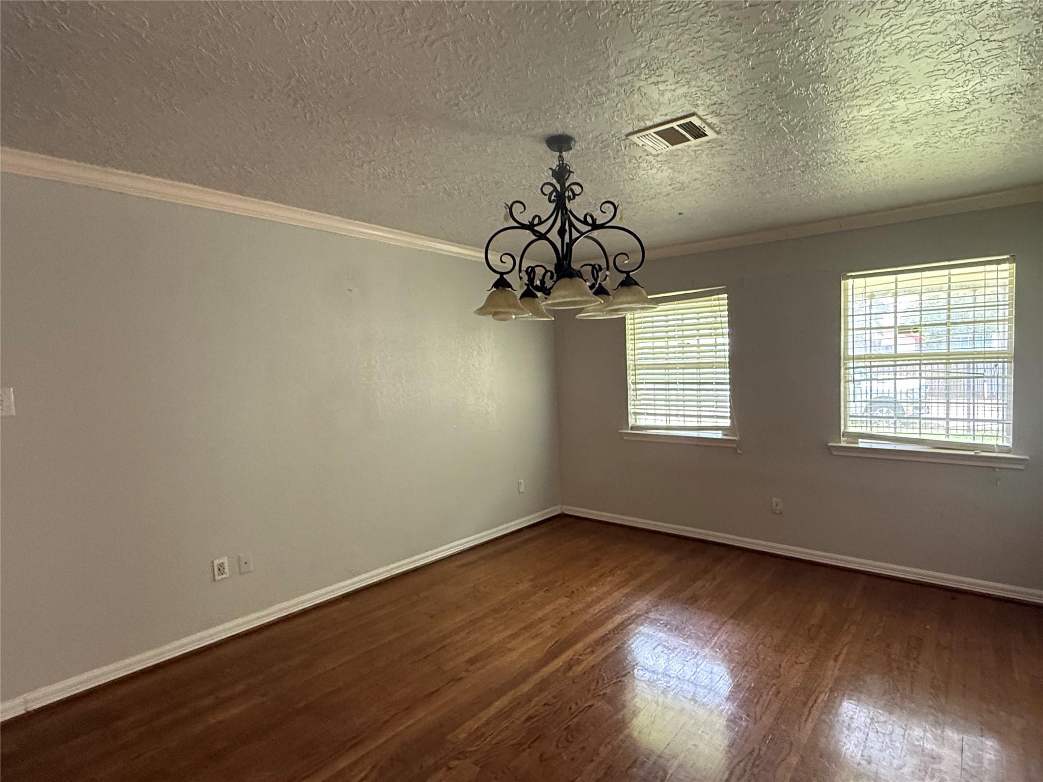 5651 Lyndhurst Dr, Houston, TX 77033 photo