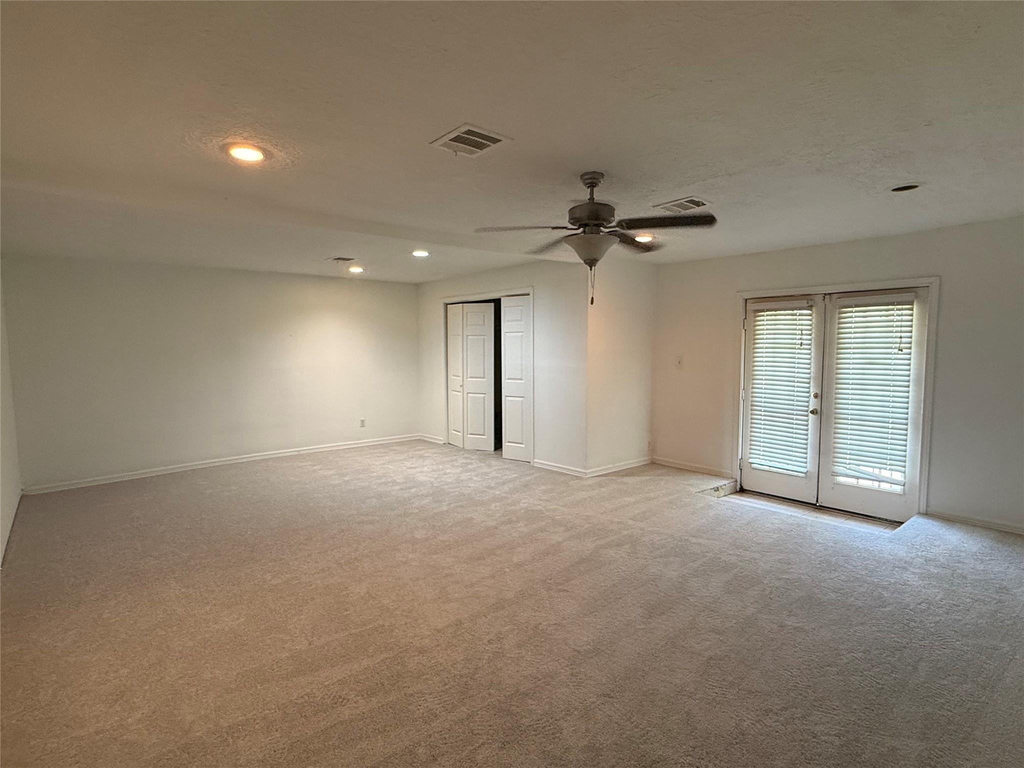 5651 Lyndhurst Dr, Houston, TX 77033 photo