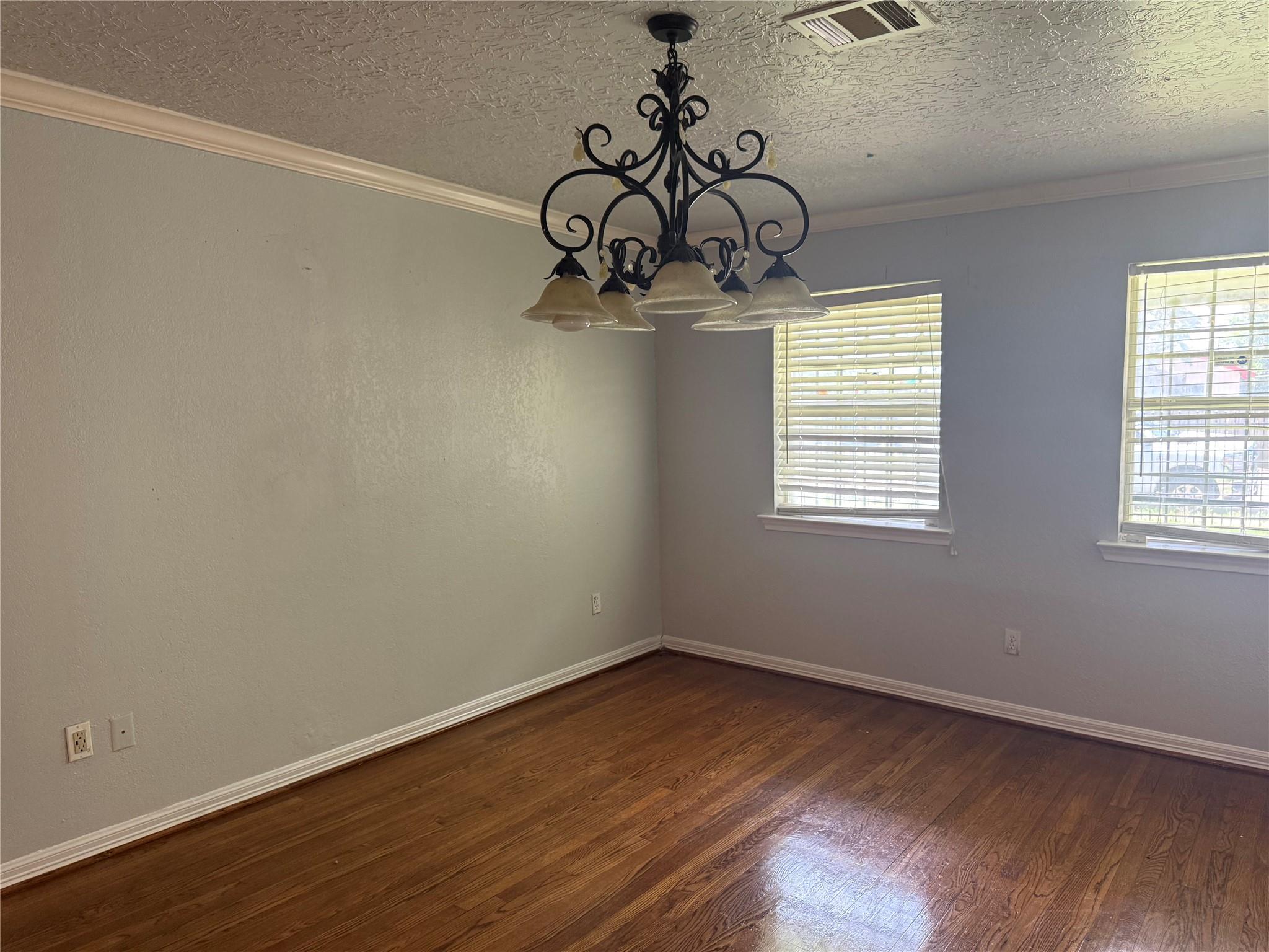 5651 Lyndhurst Dr, Houston, TX 77033 photo