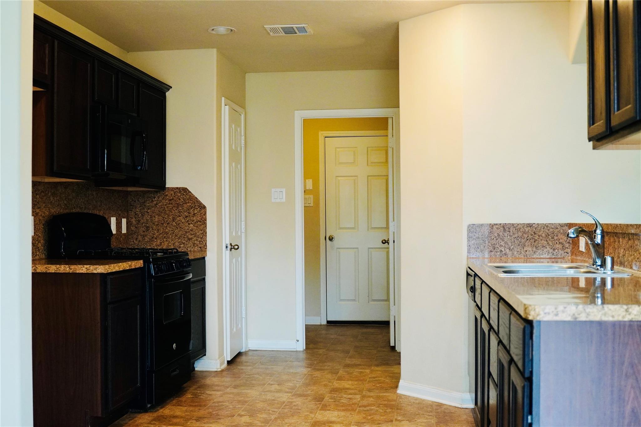 10810 Sun River Falls Dr, Humble, TX 77396 photo