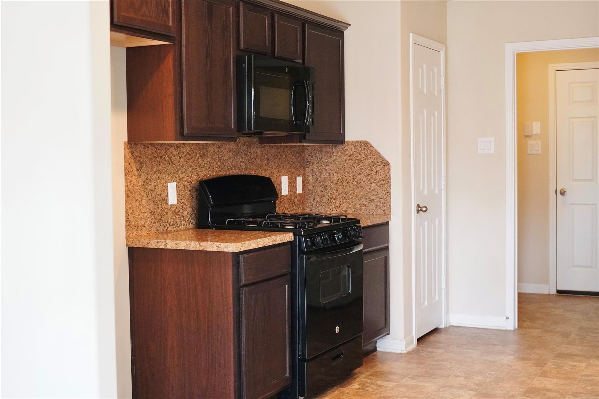 10810 Sun River Falls Dr, Humble, TX 77396 photo
