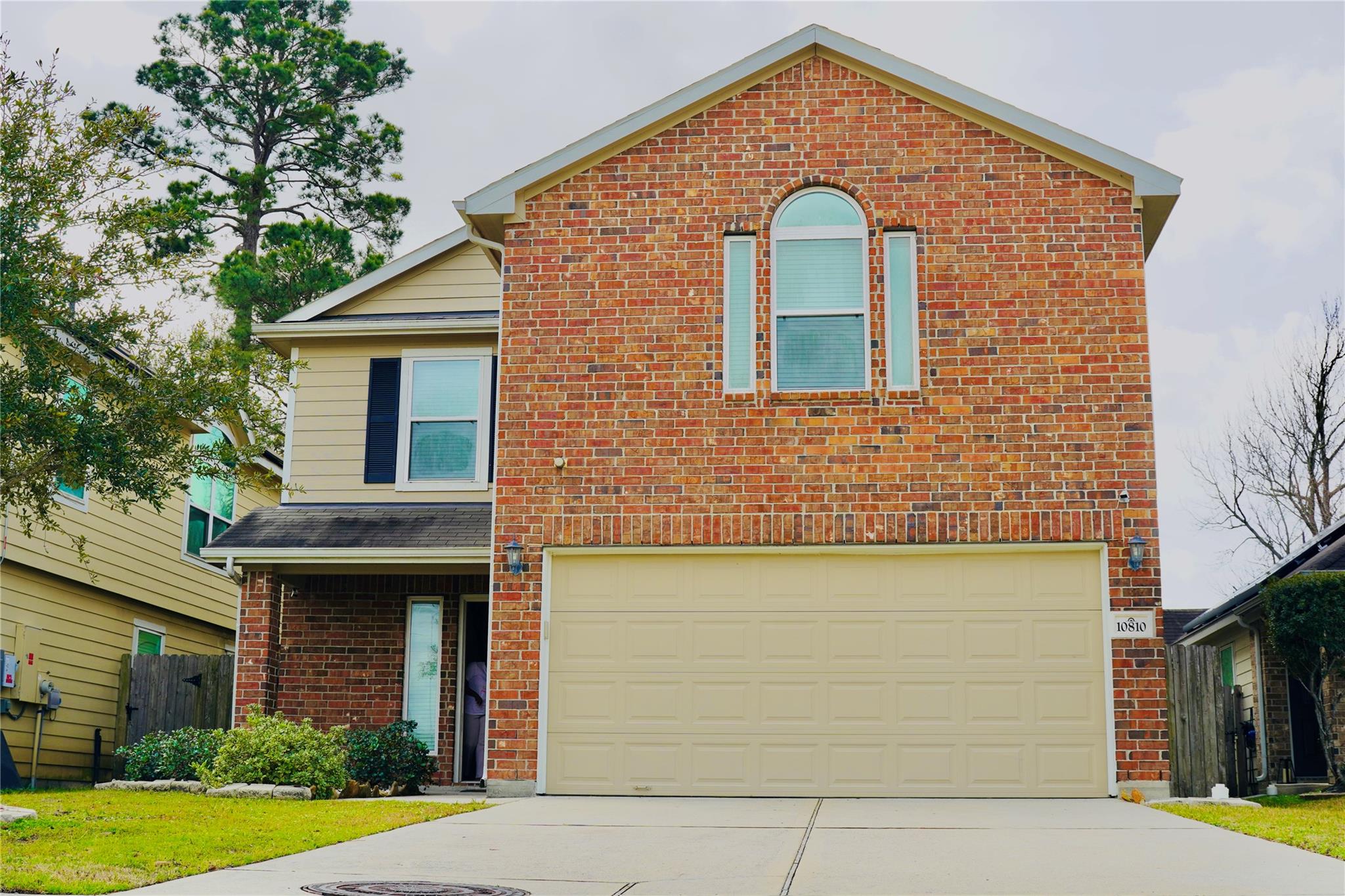 10810 Sun River Falls Dr, Humble, TX 77396