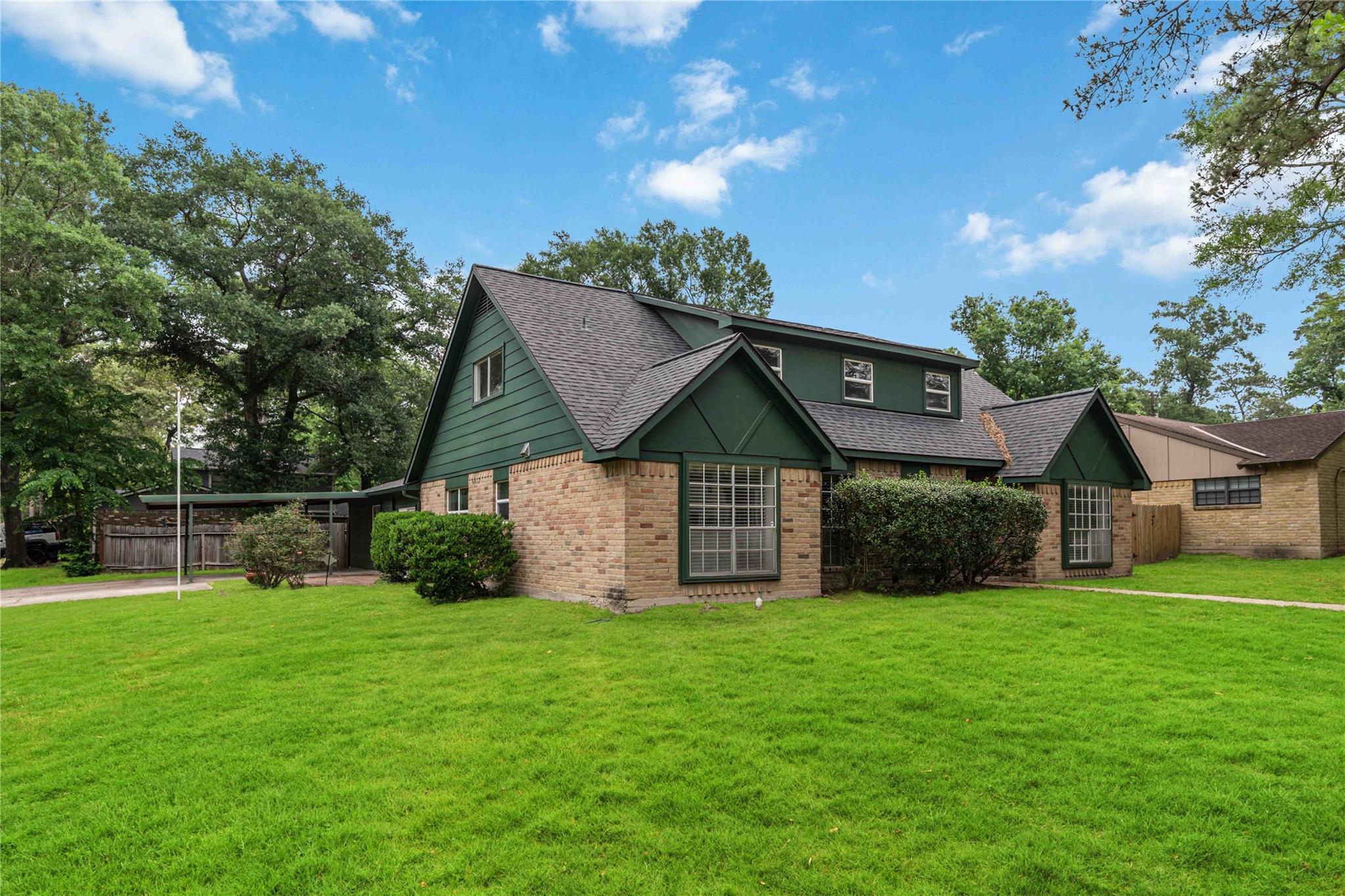203 Wedgewood Ct, Oak Ridge North, TX 77386 photo