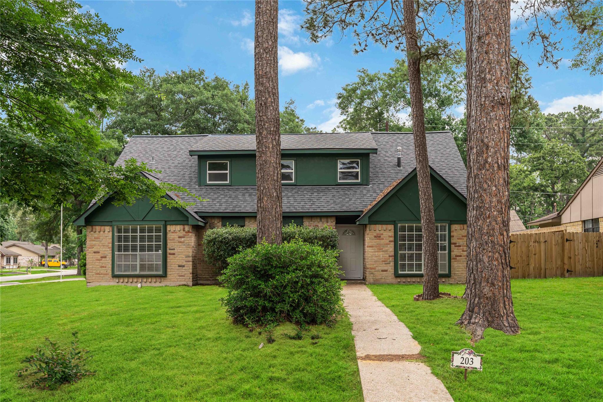 203 Wedgewood Ct, Oak Ridge North, TX 77386 photo
