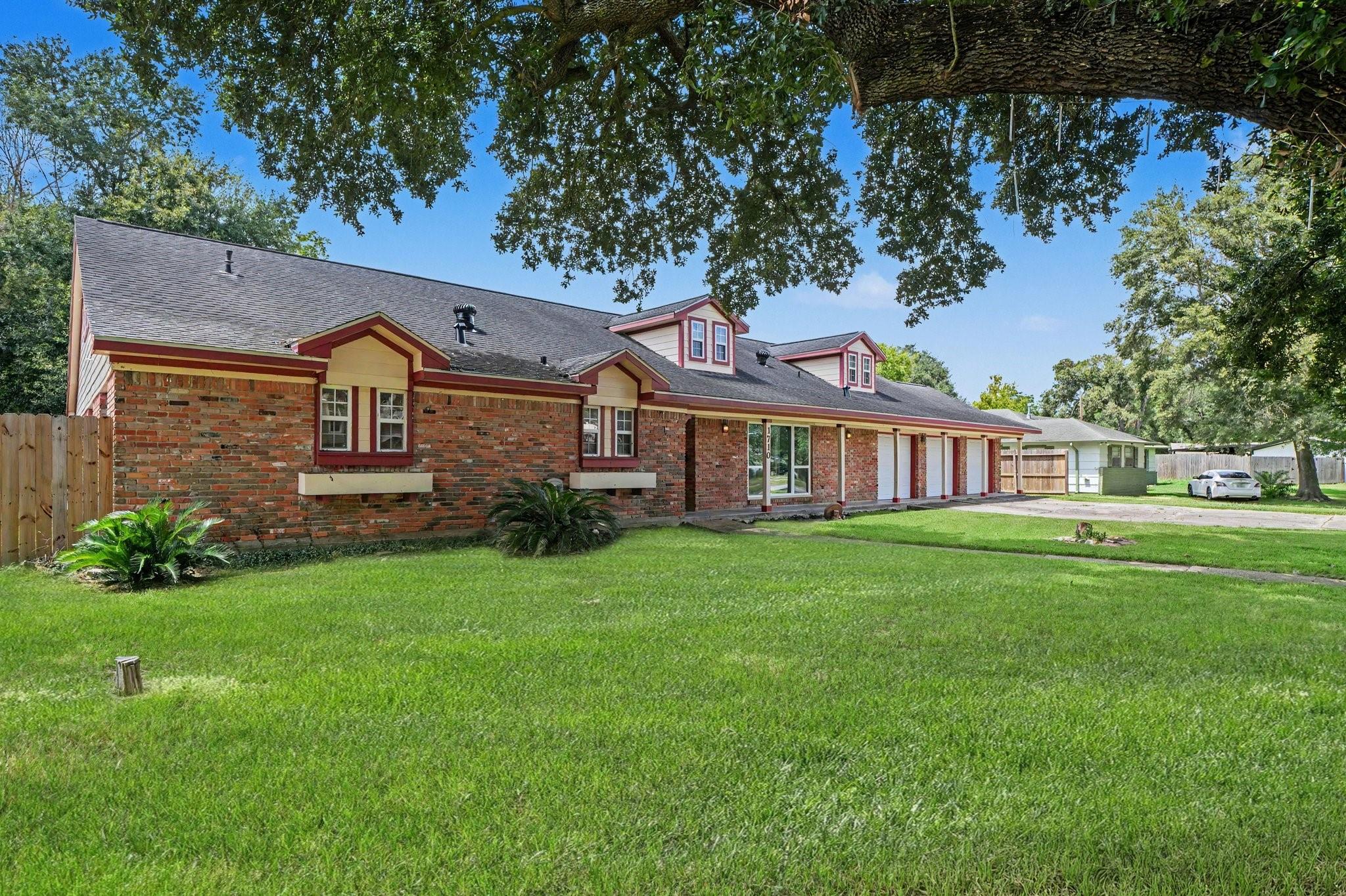1710 Oaks Dr, Pasadena, TX 77502 photo