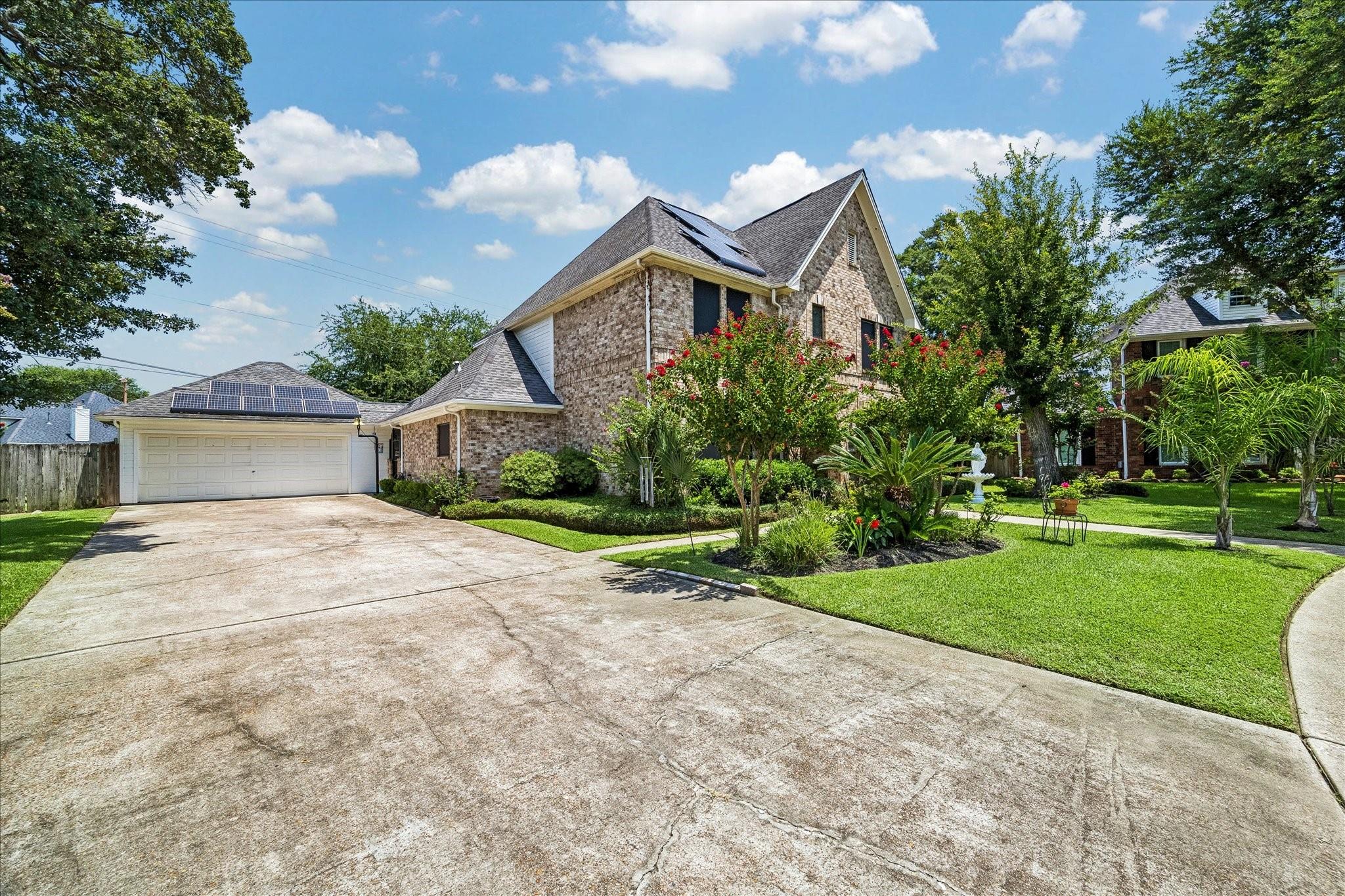 226 Rollingwood Cir, Baytown, TX 77520 photo