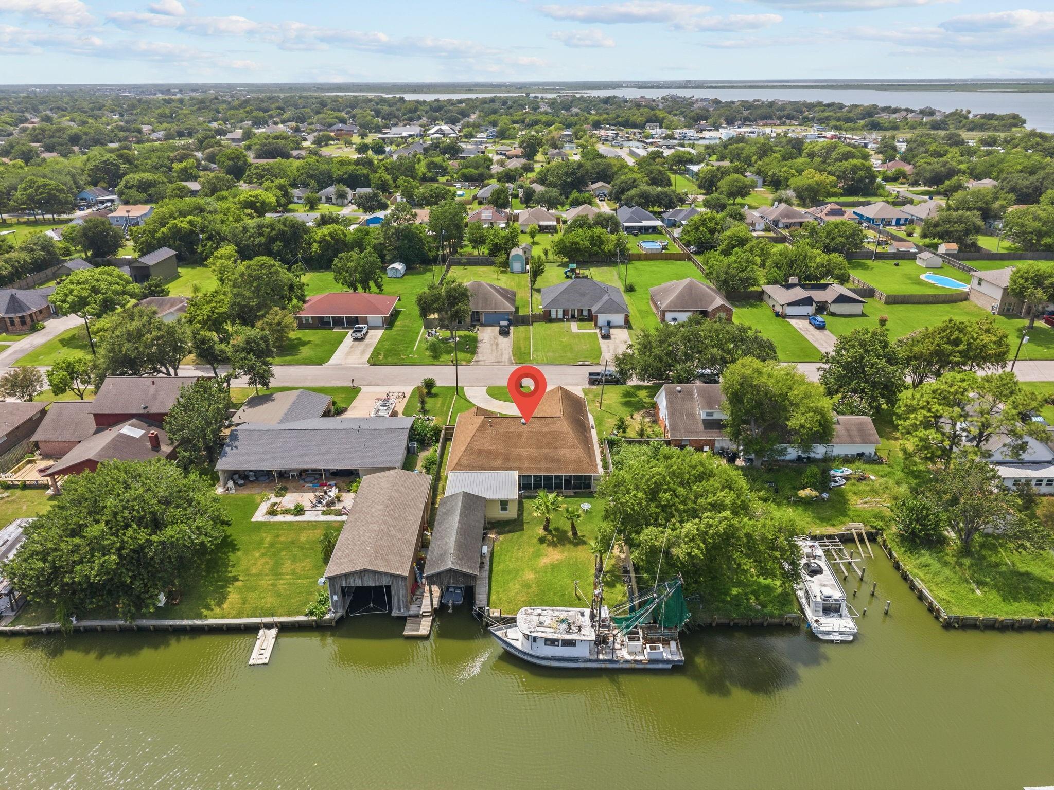 3902 18 St, Texas City, TX 77590