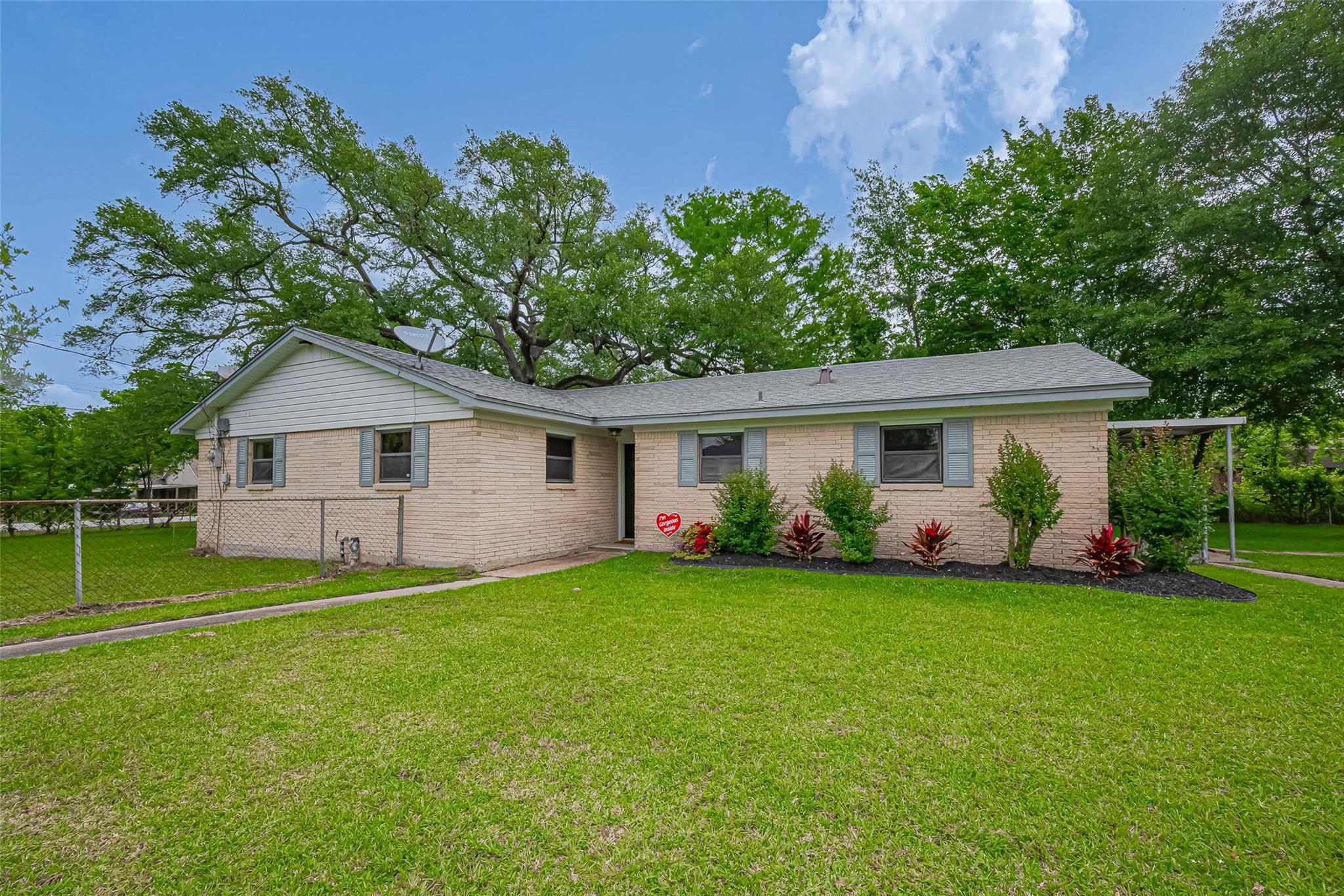111 11 St, Highlands, TX 77562