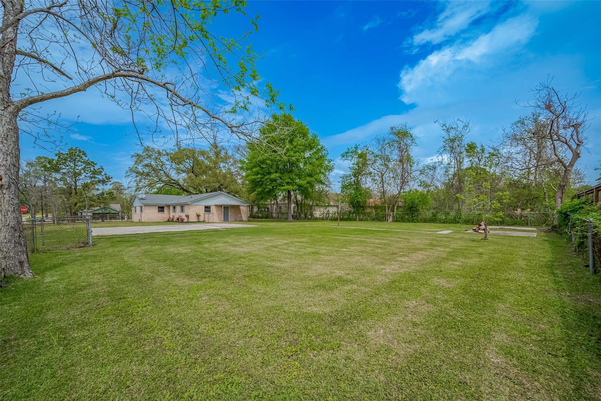 111 N 11 St, Highlands, TX 77562 photo