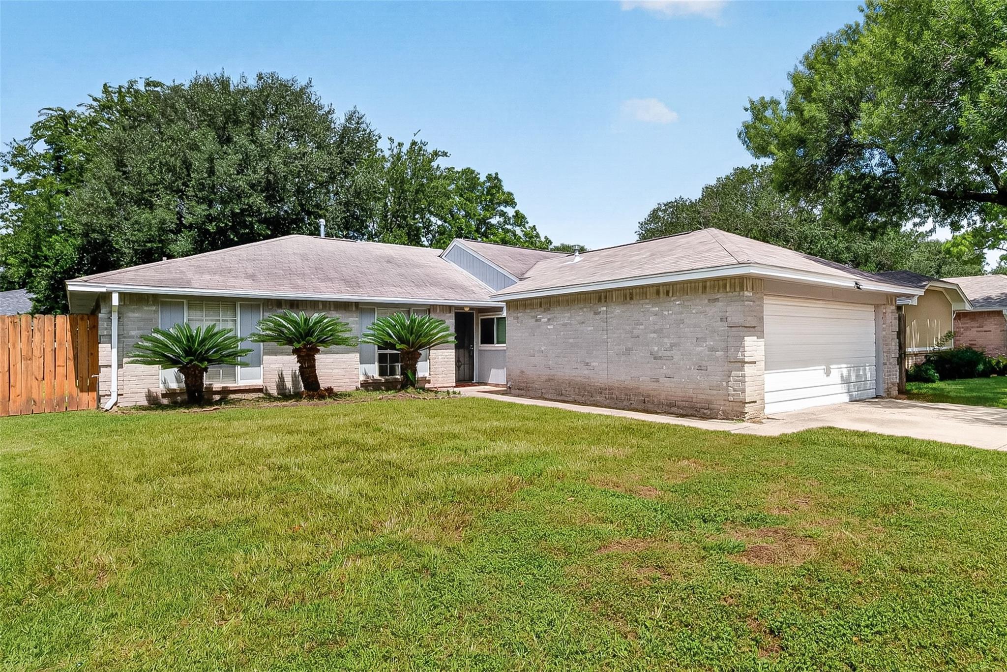1811 Crosscoach Ln, Katy, TX 77449 photo
