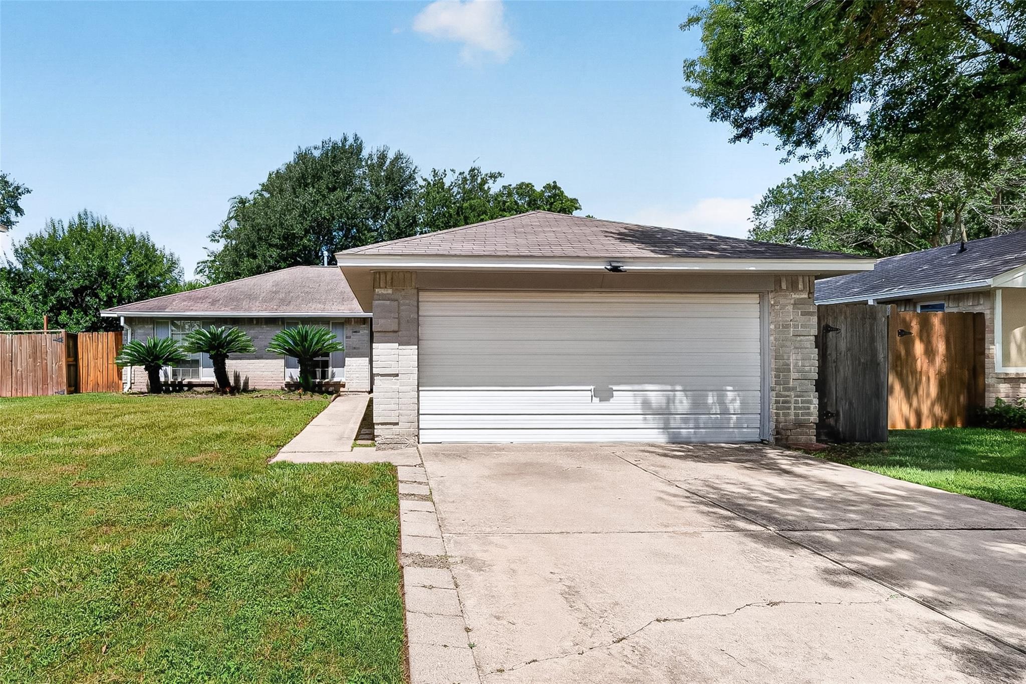 1811 Crosscoach Ln, Katy, TX 77449