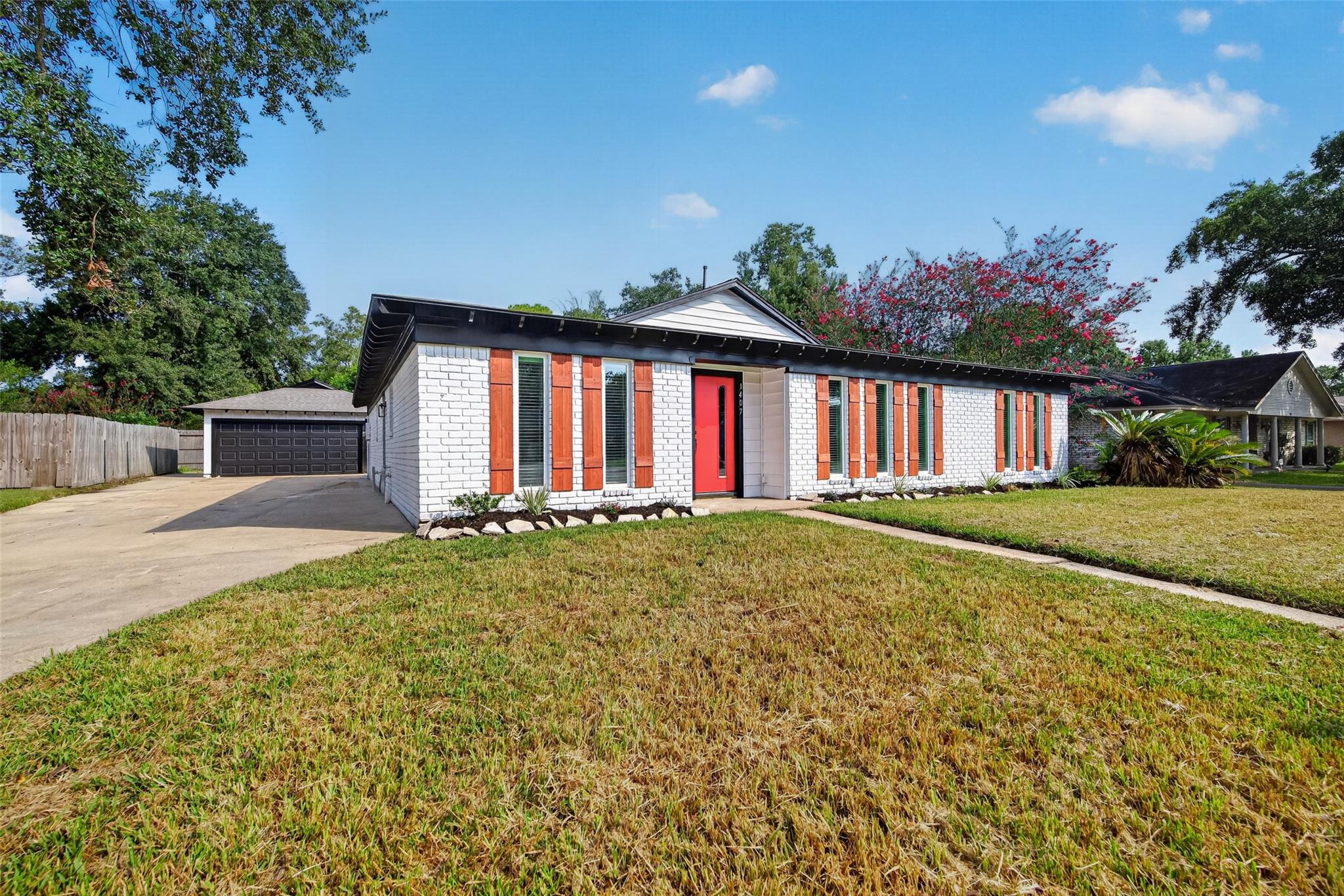 1407 Neptune Ln, Houston, TX 77062