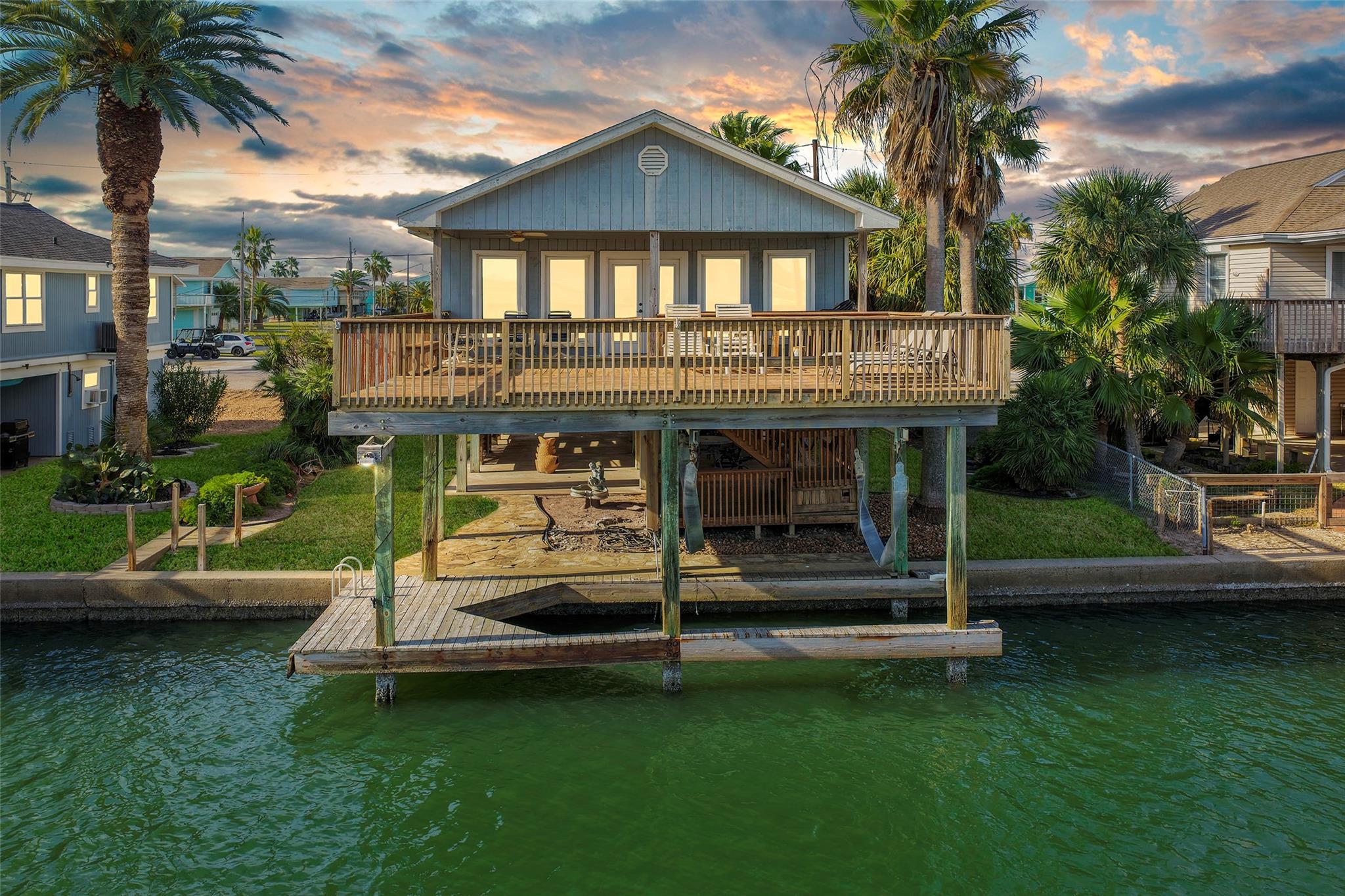 4610 Jamaica Cove Rd, Jamaica Beach, TX 77554