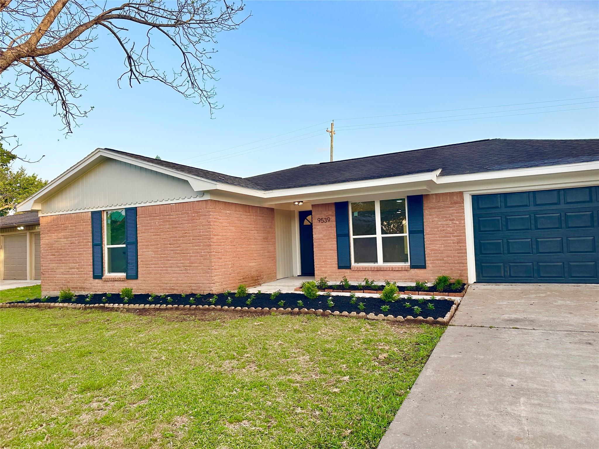 9539 Beverlyhill St, Houston, TX 77063 photo