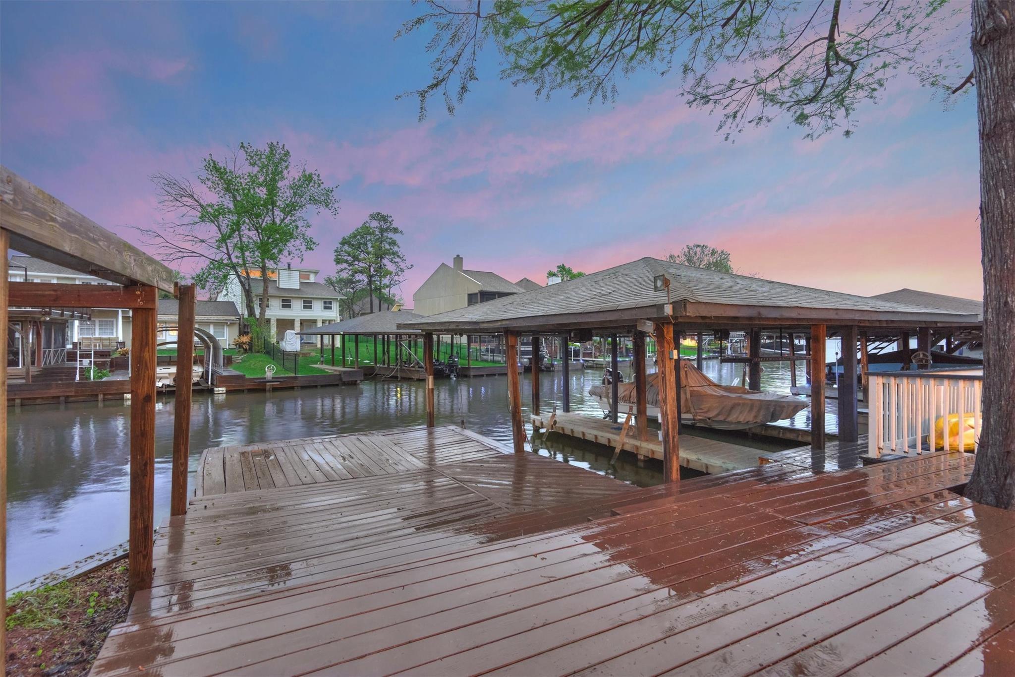 807 Paradise Ln, Montgomery, TX 77356