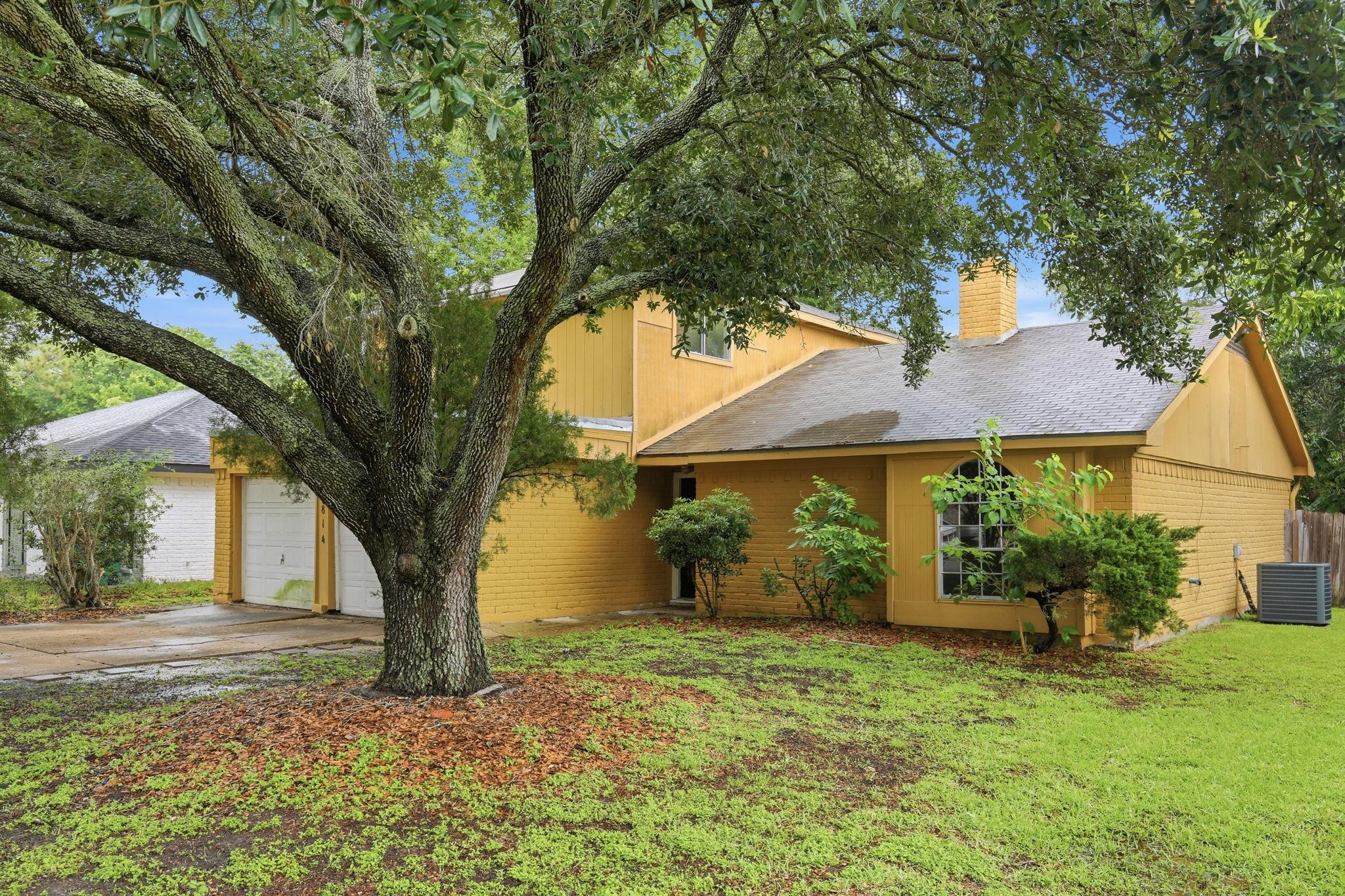 6814 Indian Falls Dr, Houston, TX 77489 photo
