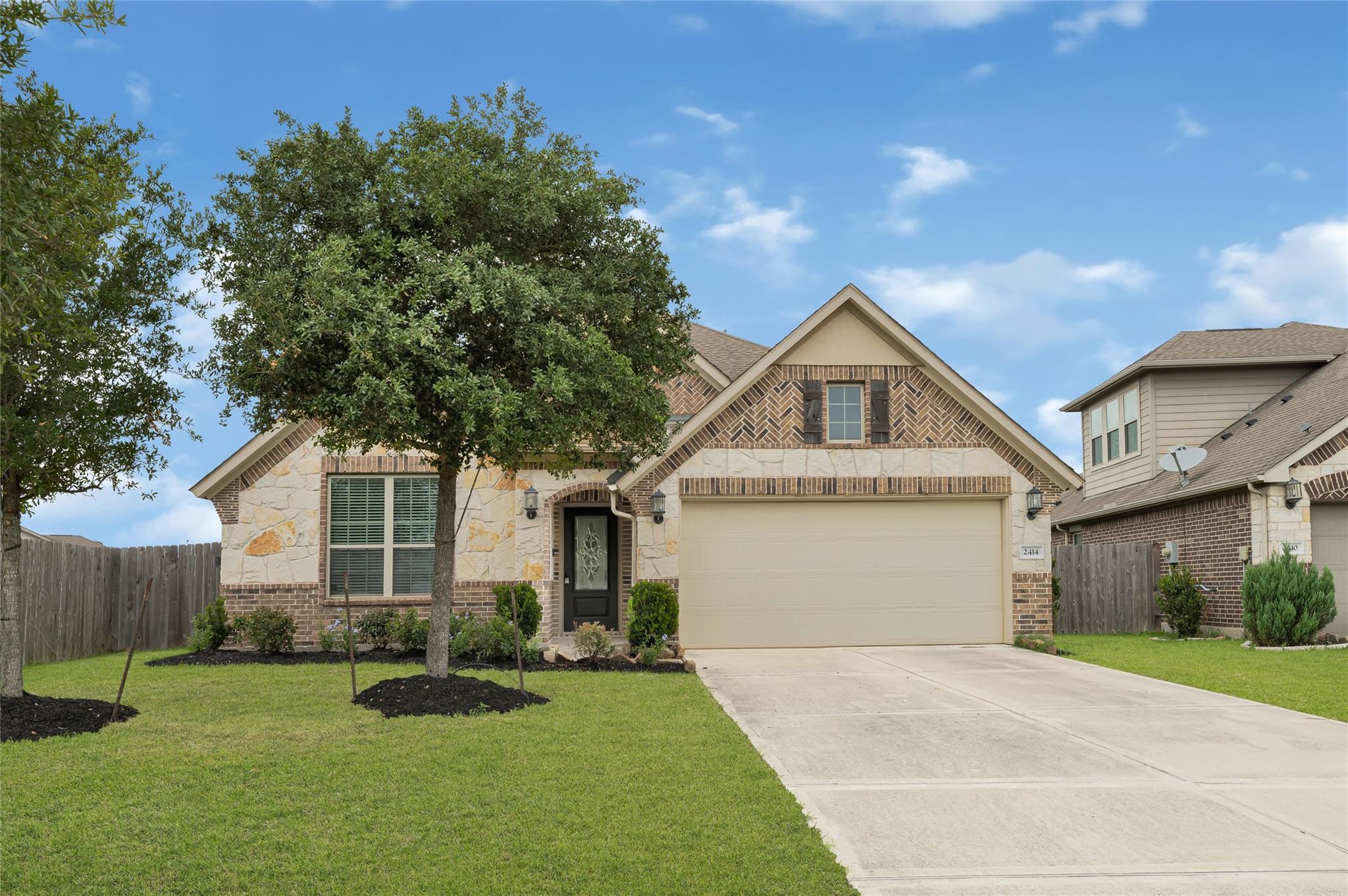2414 Willow Fall Ln, Rosenberg, TX 77469