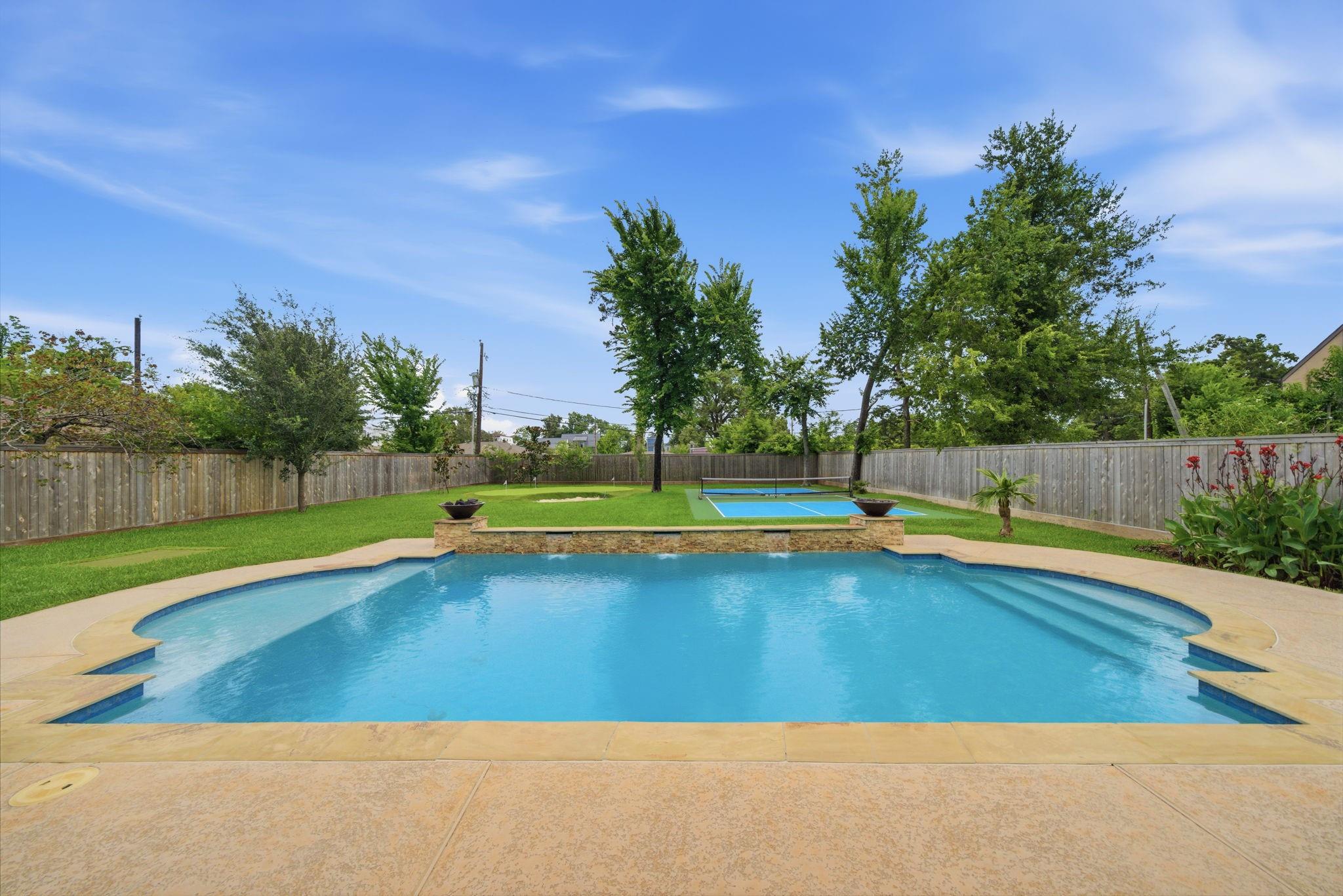 1510 Whispering Pines Dr, Houston, TX 77055 photo