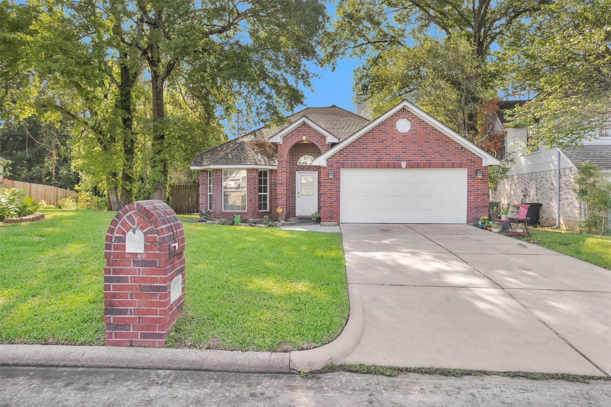 4910 Pleasure Lake Dr, Willis, TX 77318