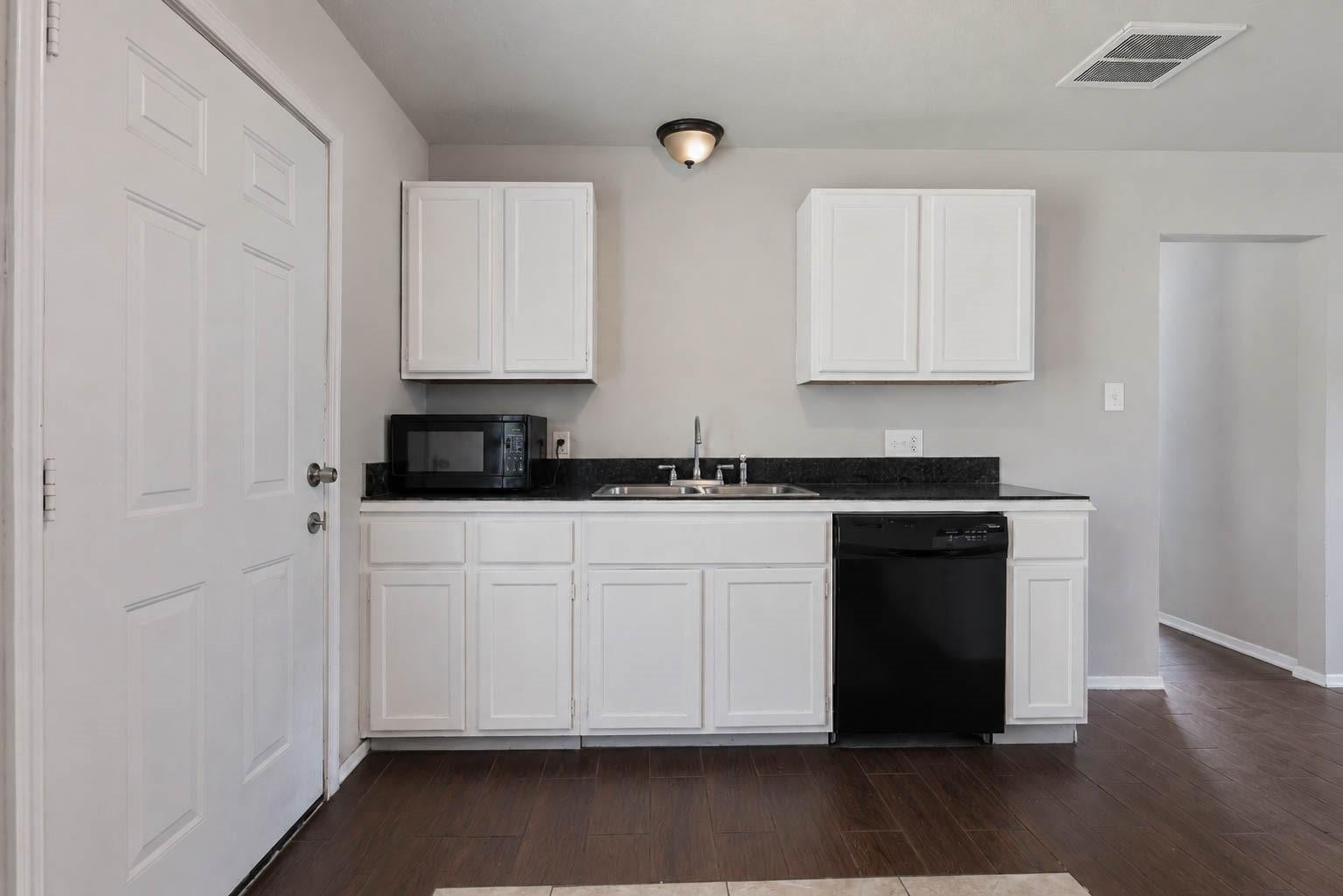 7217 Parker Rd, Houston, TX 77016 photo