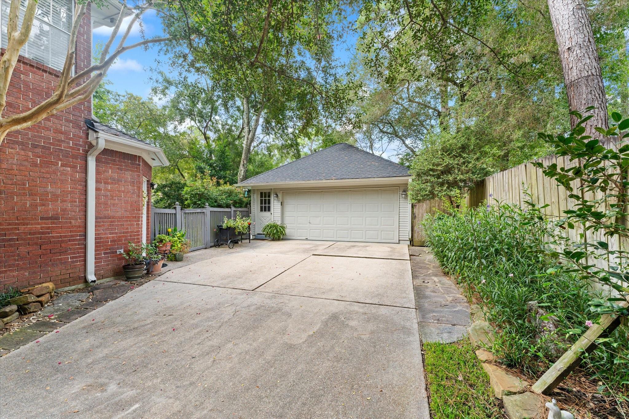 11 Golden Pl, The Woodlands, TX 77381 photo