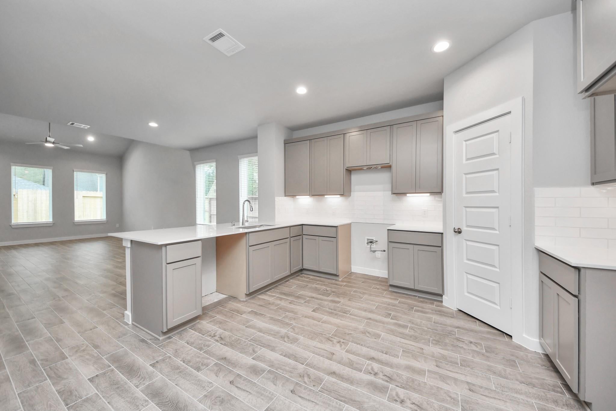 14831 Diamond Dove Ln, Houston, TX 77049 photo