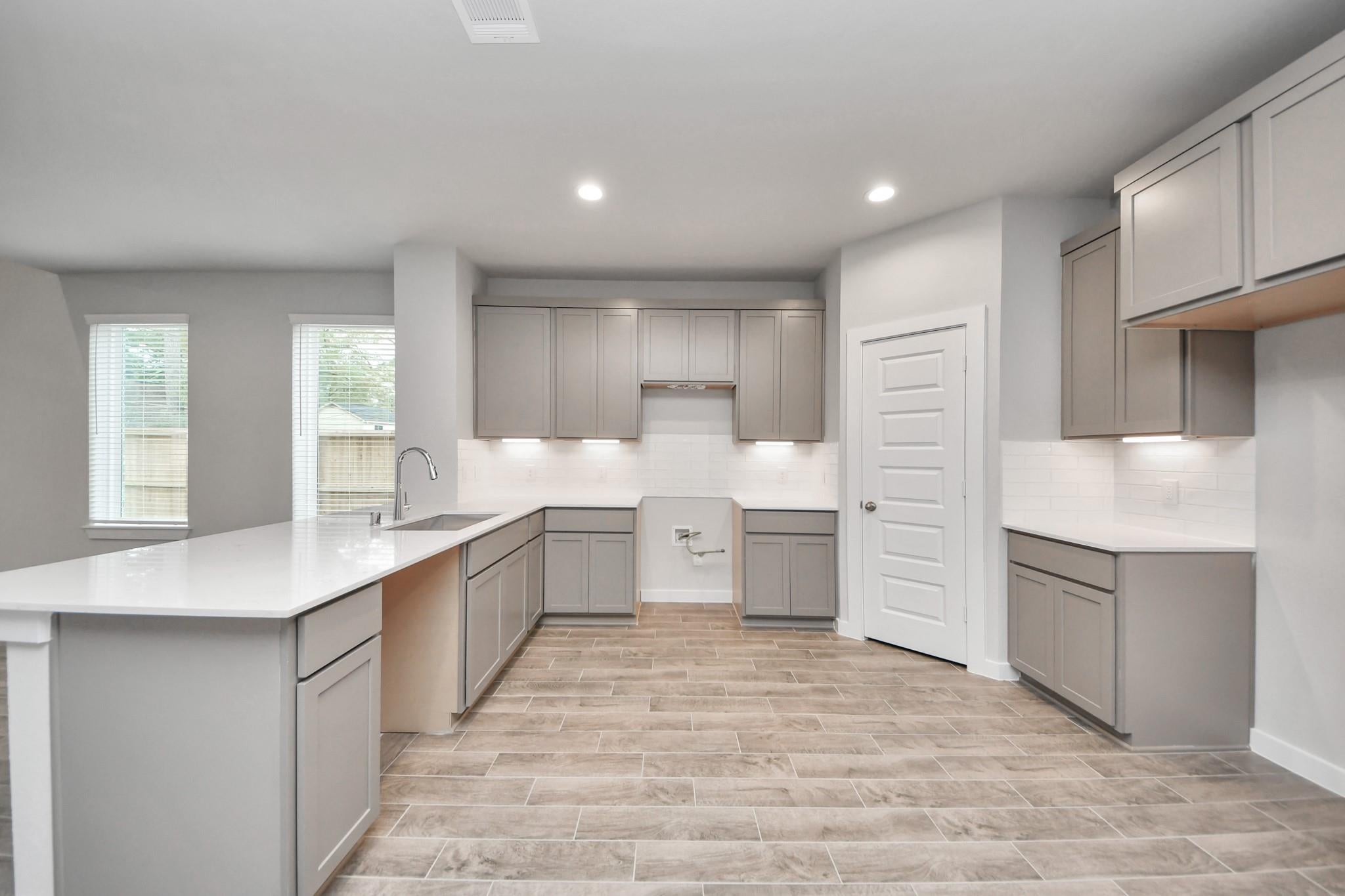 14831 Diamond Dove Ln, Houston, TX 77049 photo