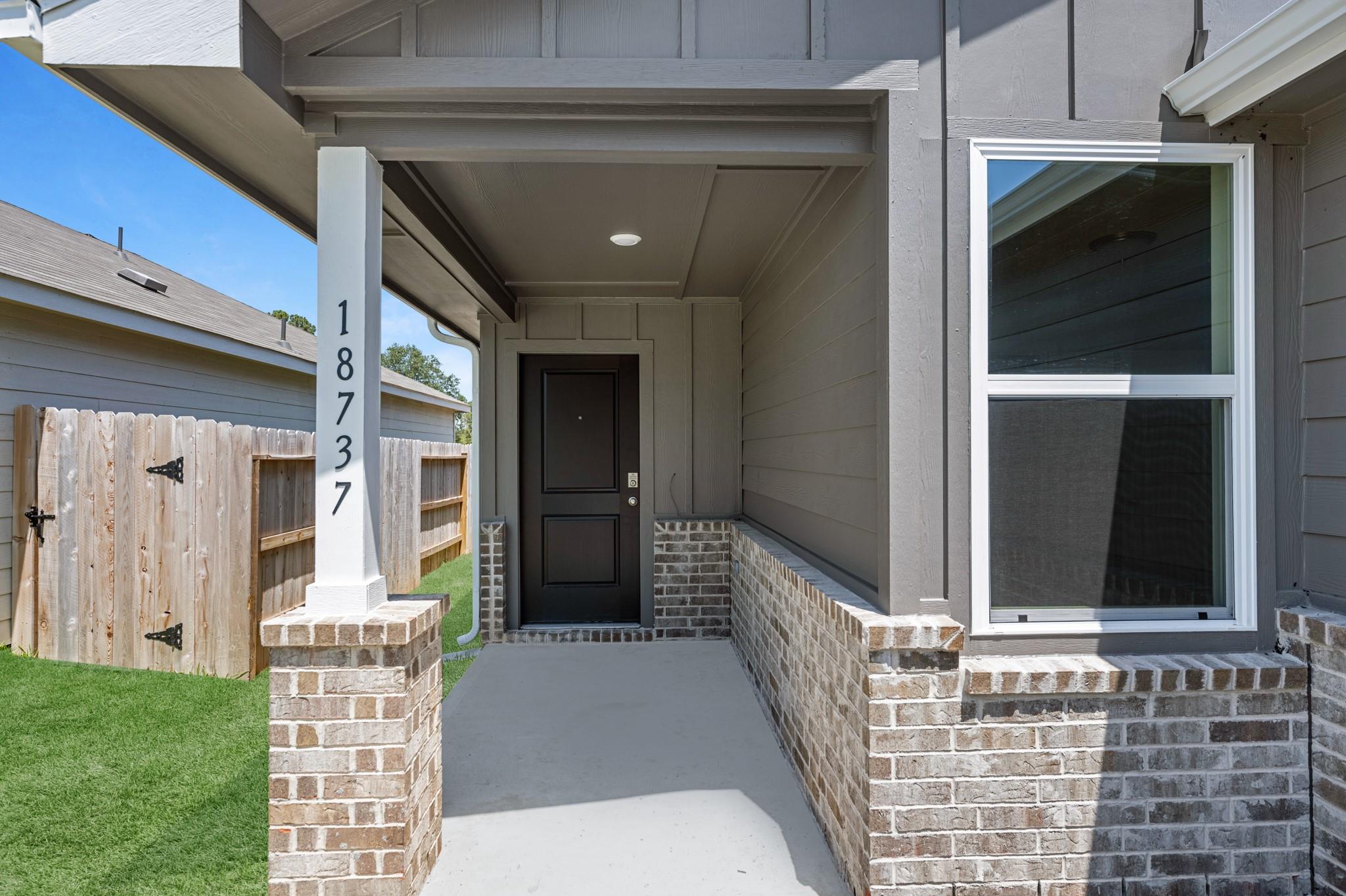 18737 Loom Dr, Conroe, TX 77306 photo
