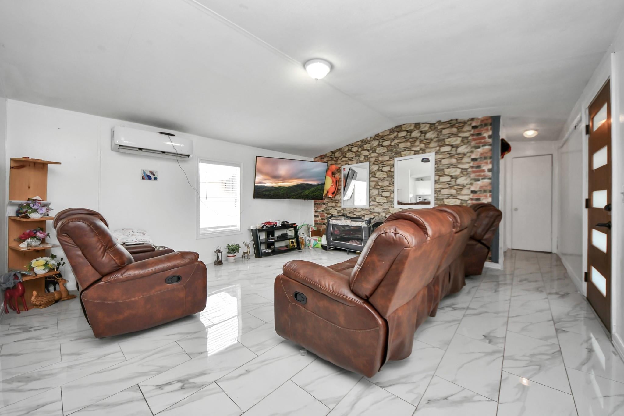 411 County Road 3556, Cleveland, TX 77327 photo