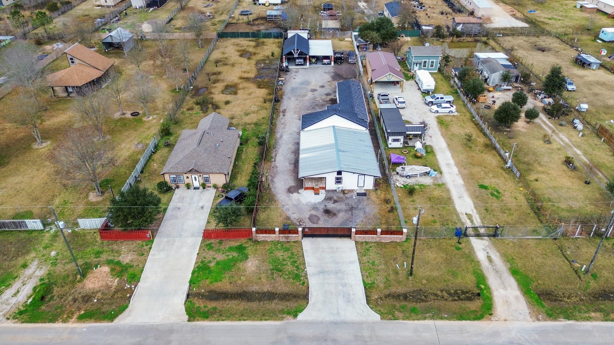 411 County Road 3556, Cleveland, TX 77327 photo