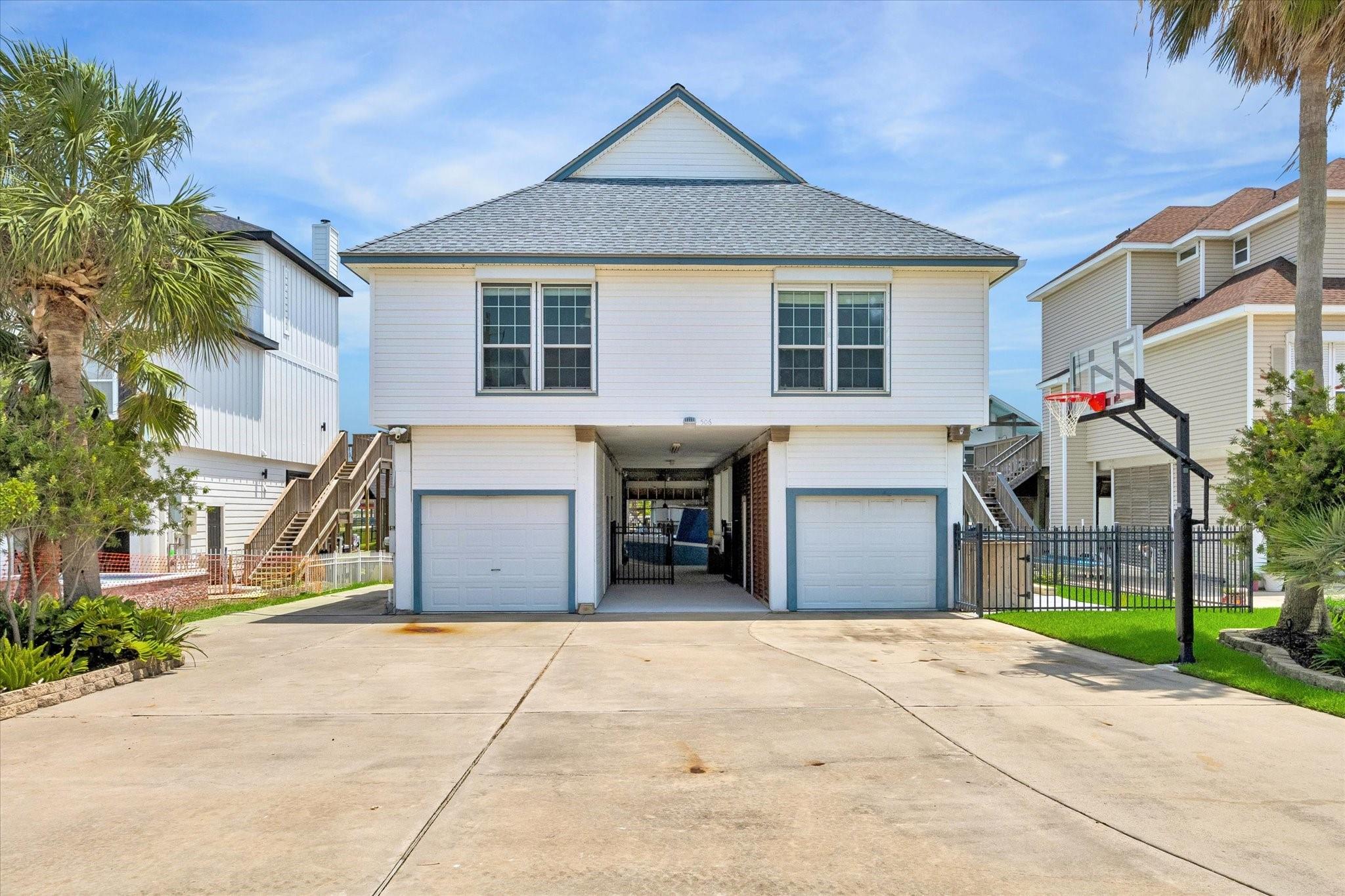 506 Westerly Dr, Tiki Island, TX 77554
