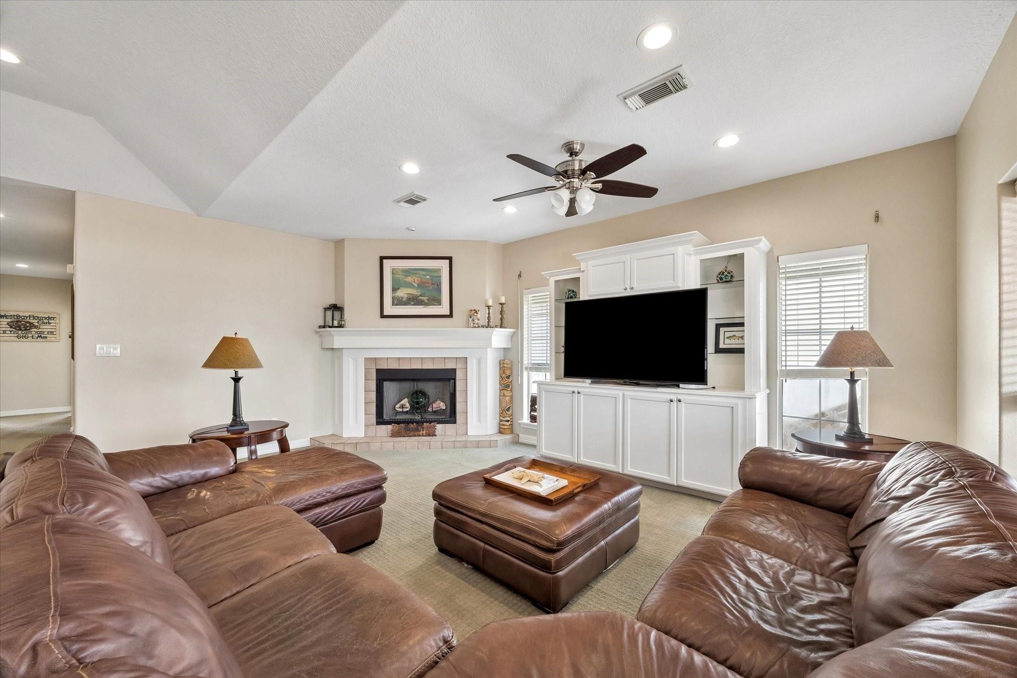 506 Westerly Dr, Tiki Island, TX 77554 photo