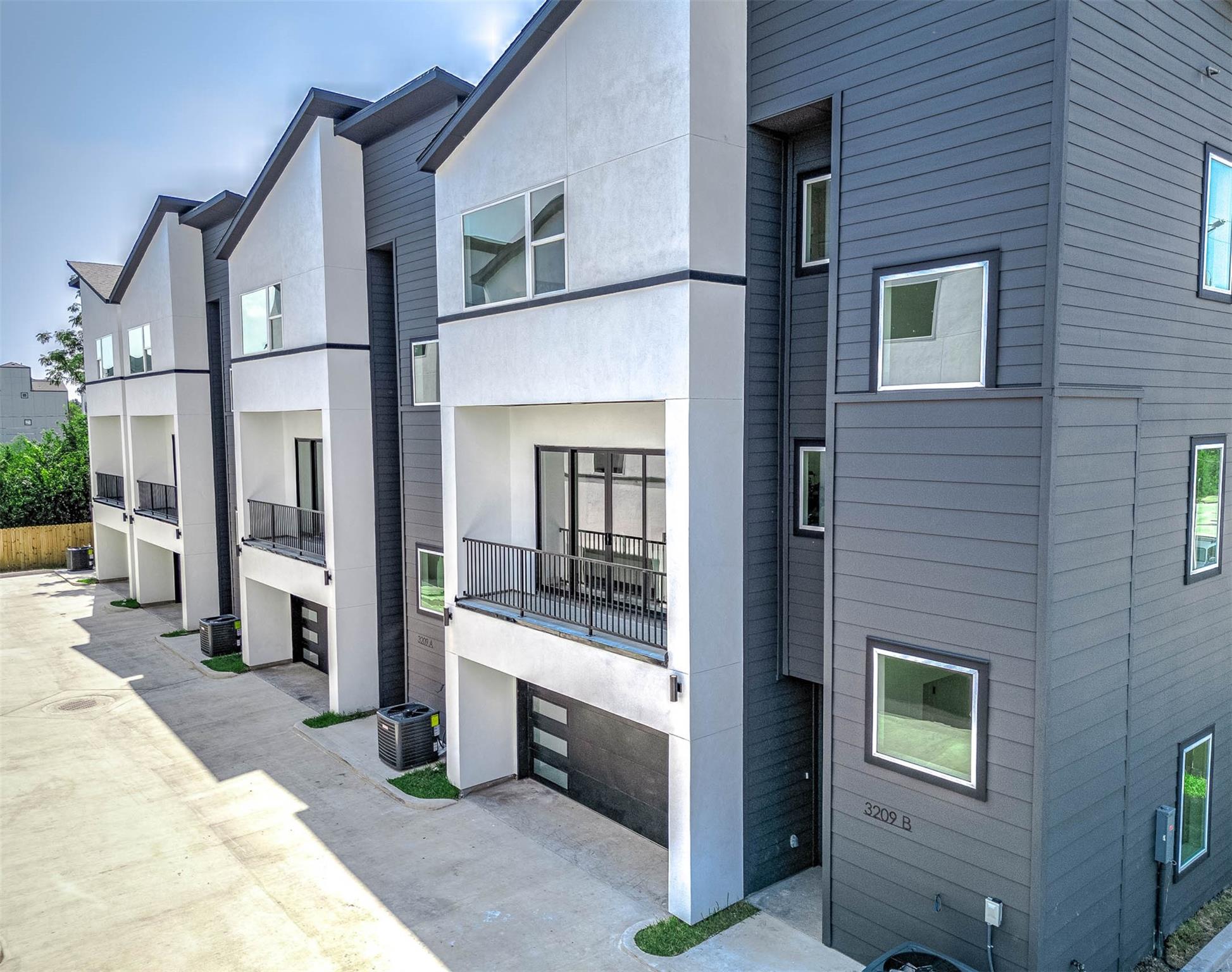 3209 Saint Emanuel St, Houston, TX 77004