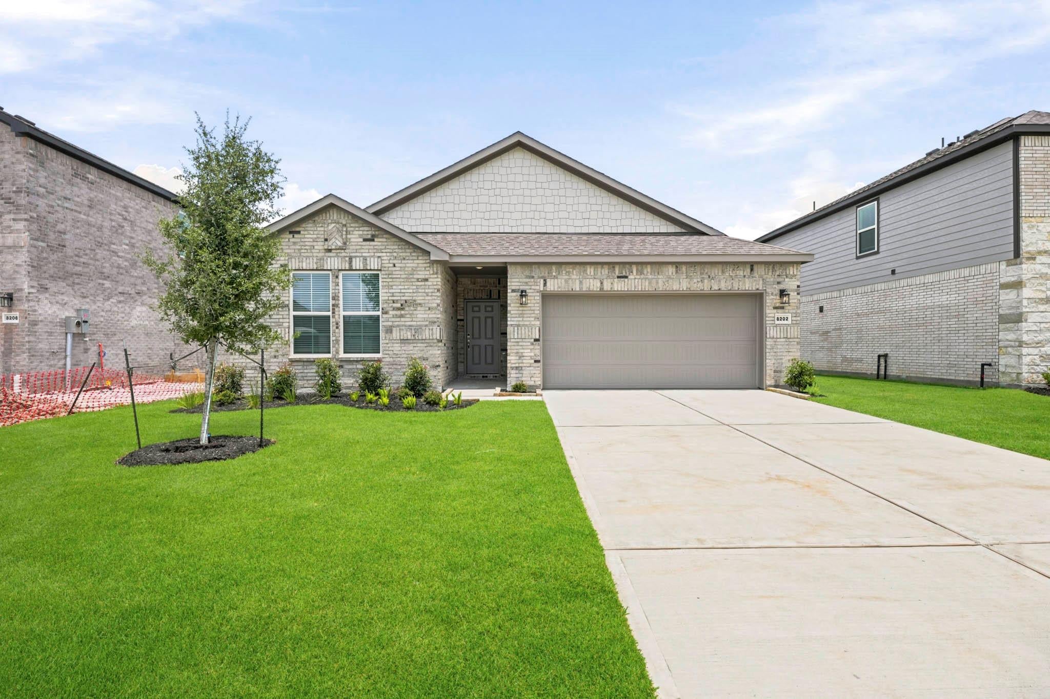 8202 Coral Dr, Texas City, TX 77591