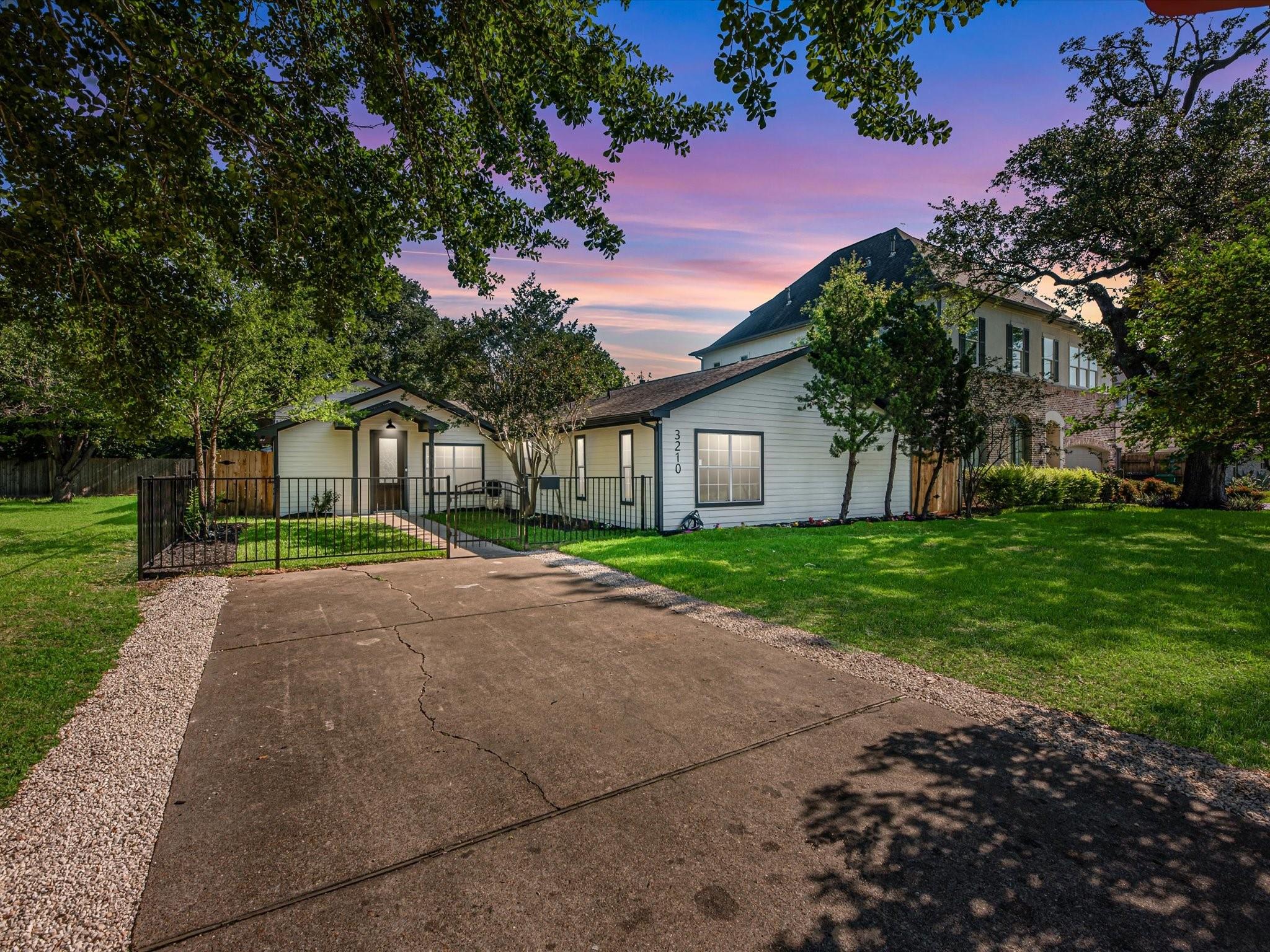 3210 Elmridge St, Houston, TX 77025