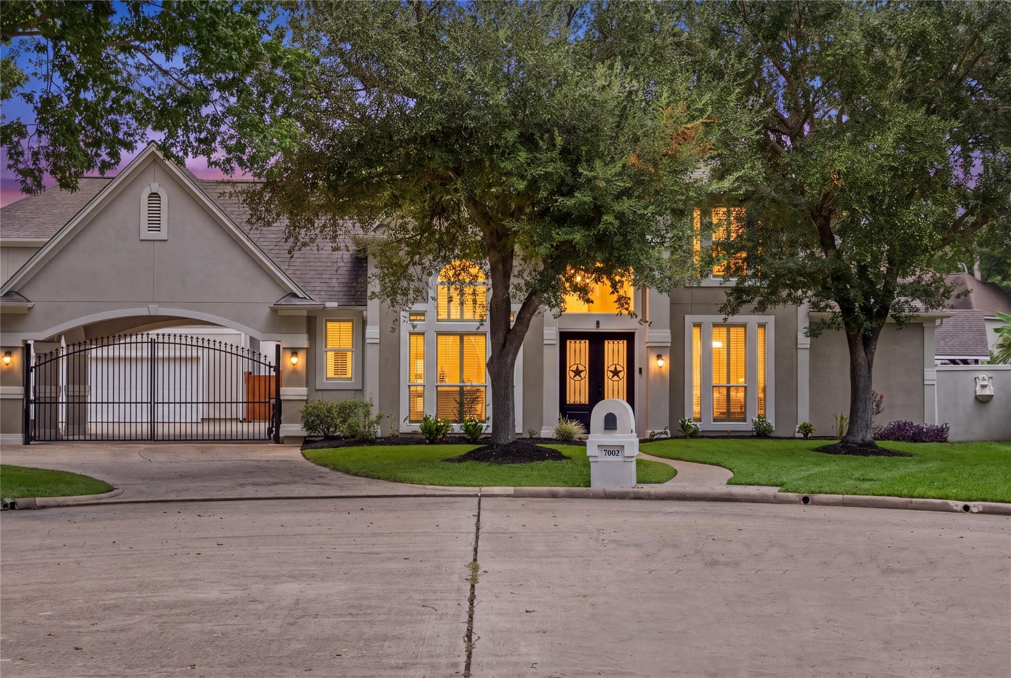 7002 Champions Center Ct, Houston, TX 77069