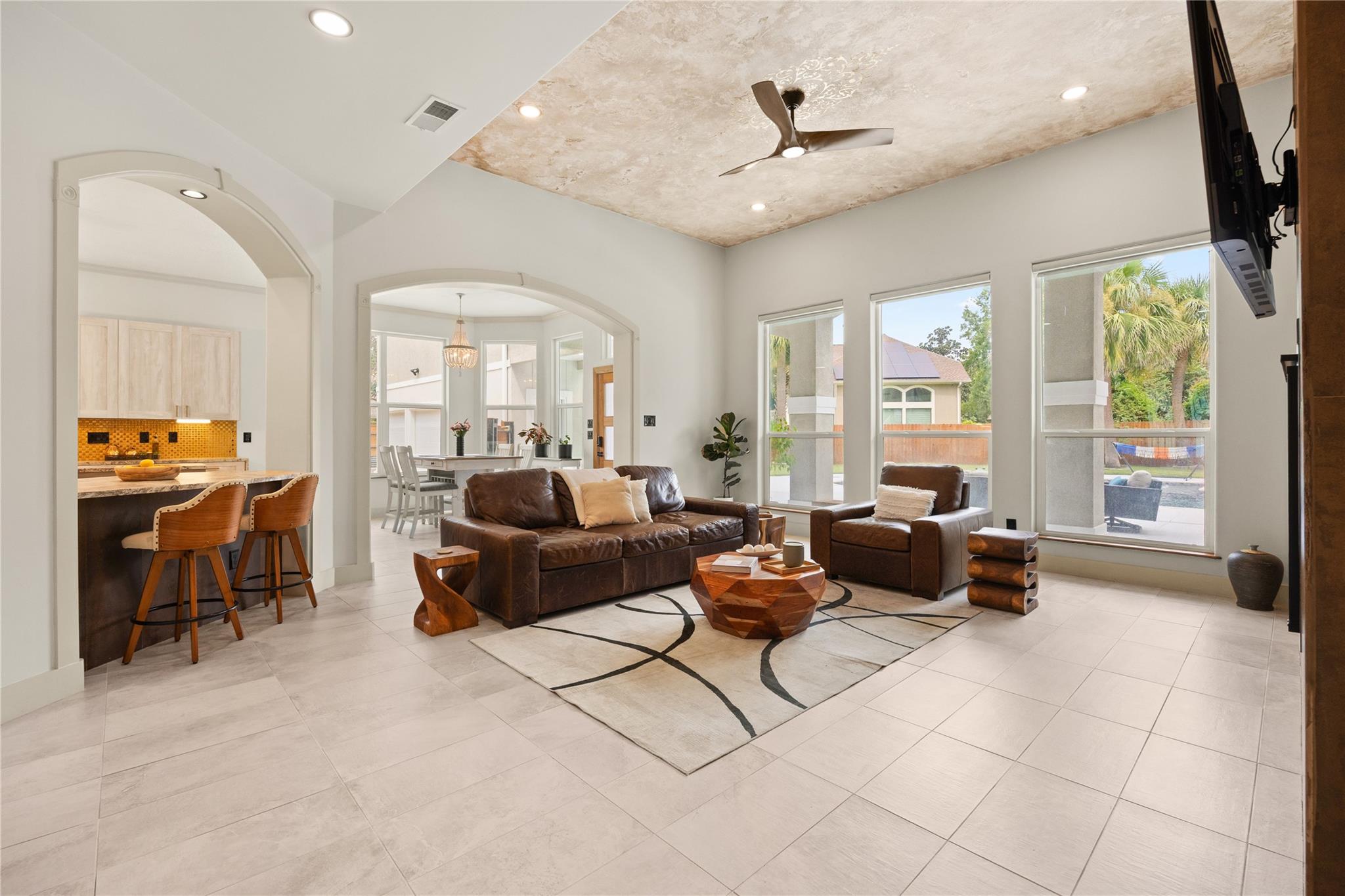 7002 Champions Center Ct, Houston, TX 77069 photo