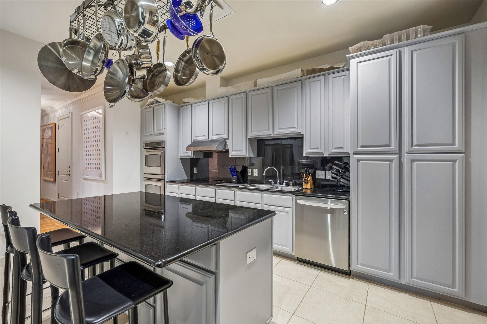 511 S Post Oak Ln #6 D, Houston, TX 77056 photo