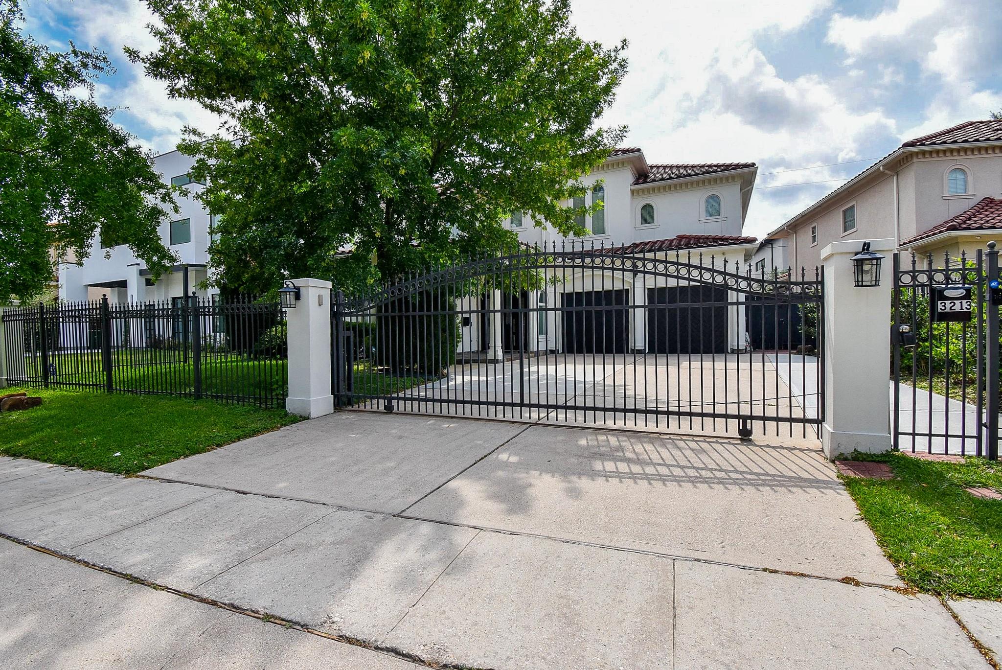 3213 Mcculloch Cir, Houston, TX 77056 photo