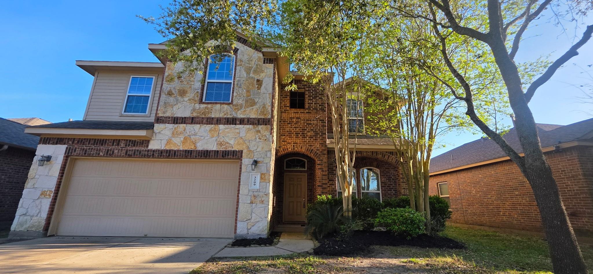 3209 Featherwood Ln, Dickinson, TX 77539