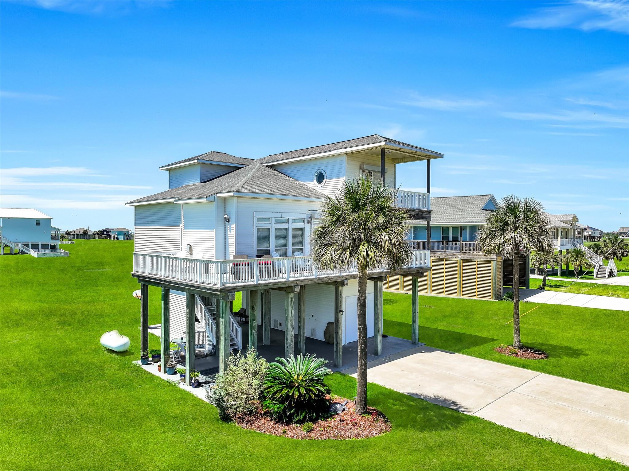18614 Warrior Rd, Galveston, TX 77554 photo