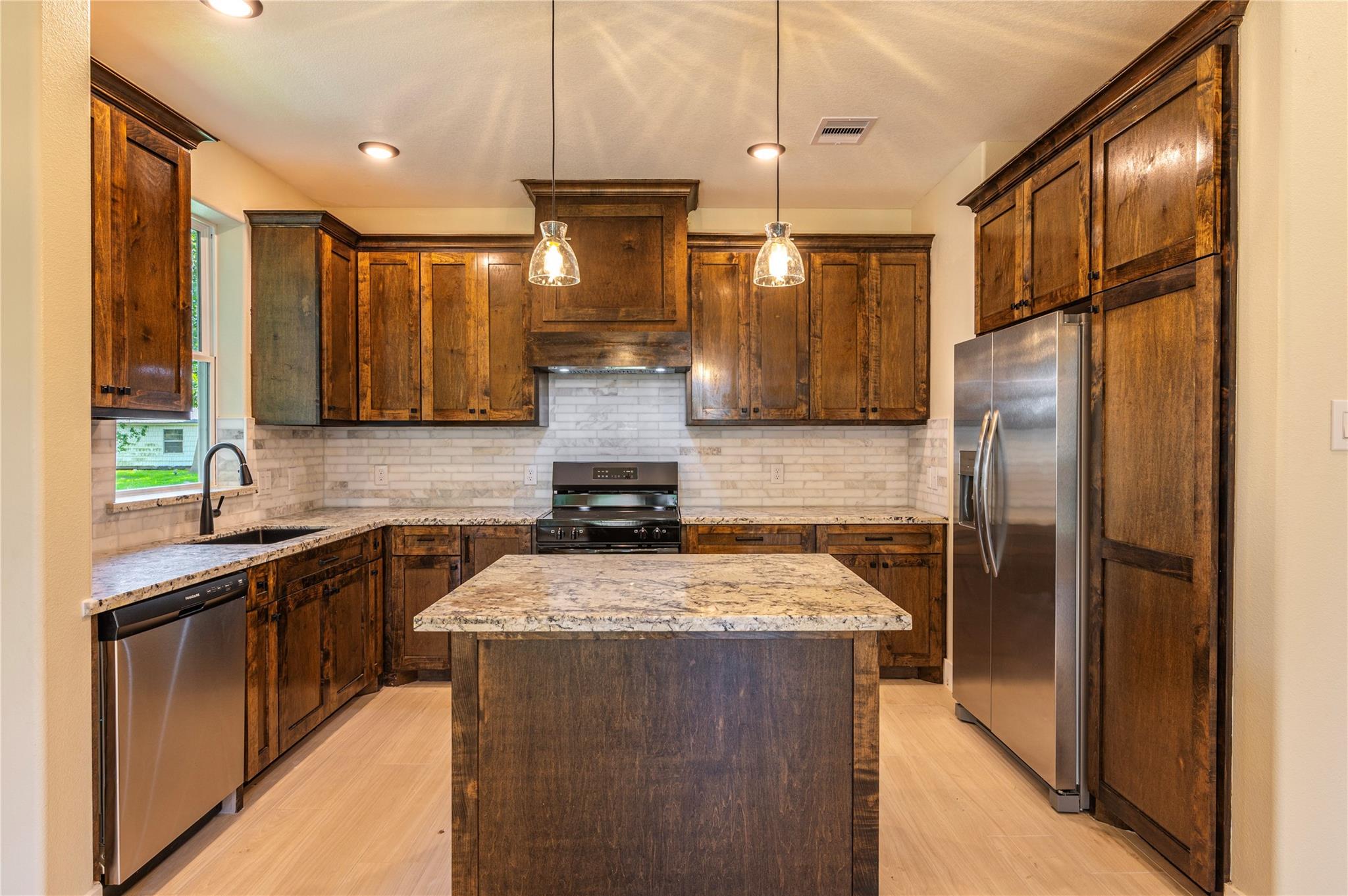 2408 28 Ave, Texas City, TX 77590 photo