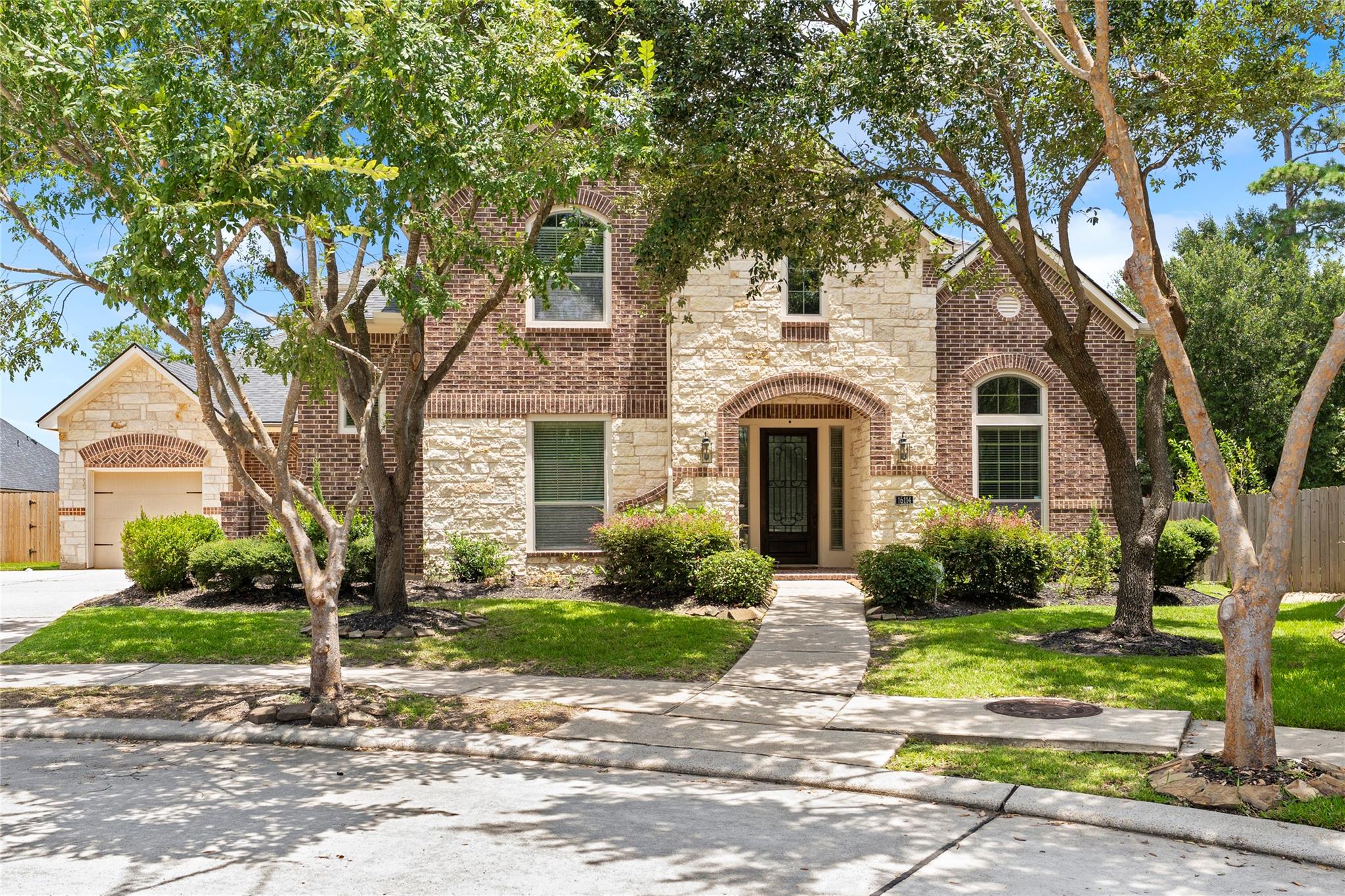 16114 Finnigans Cir, Houston, TX 77044
