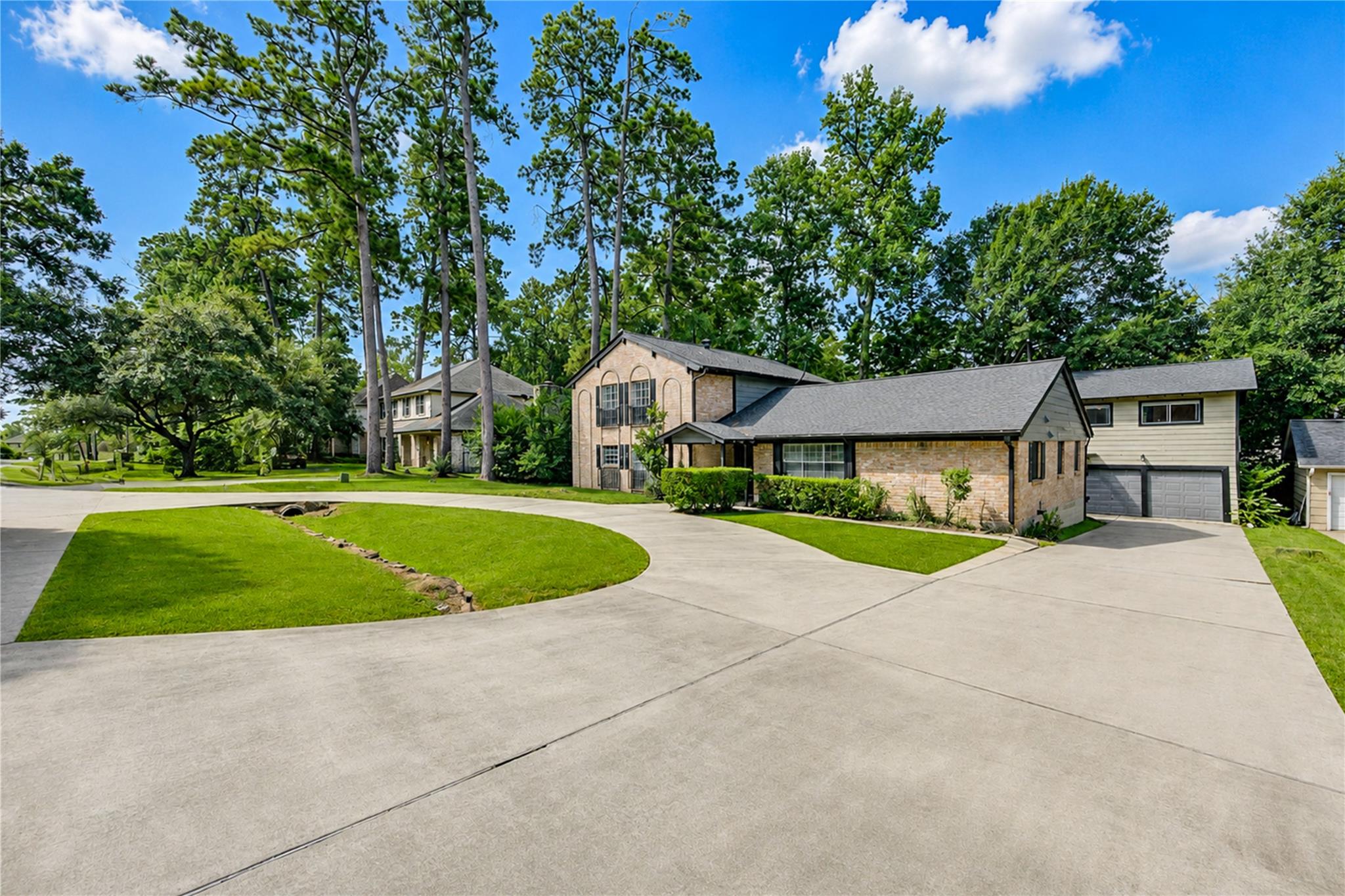 814 Stone Mountain Dr, Conroe, TX 77302 photo